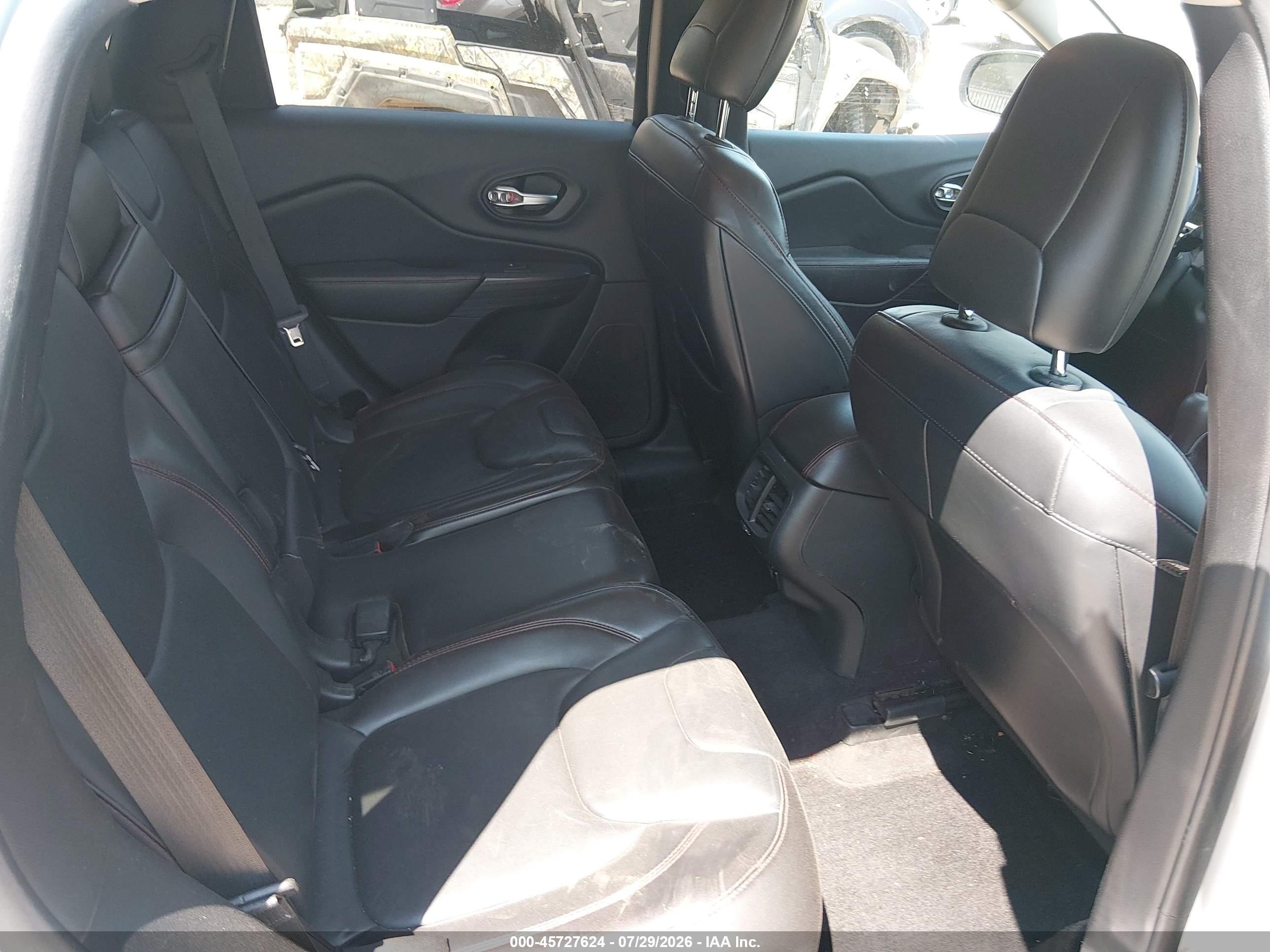 2015 Jeep Cherokee Trailhawk White vin: 1C4PJMBS4FW704936