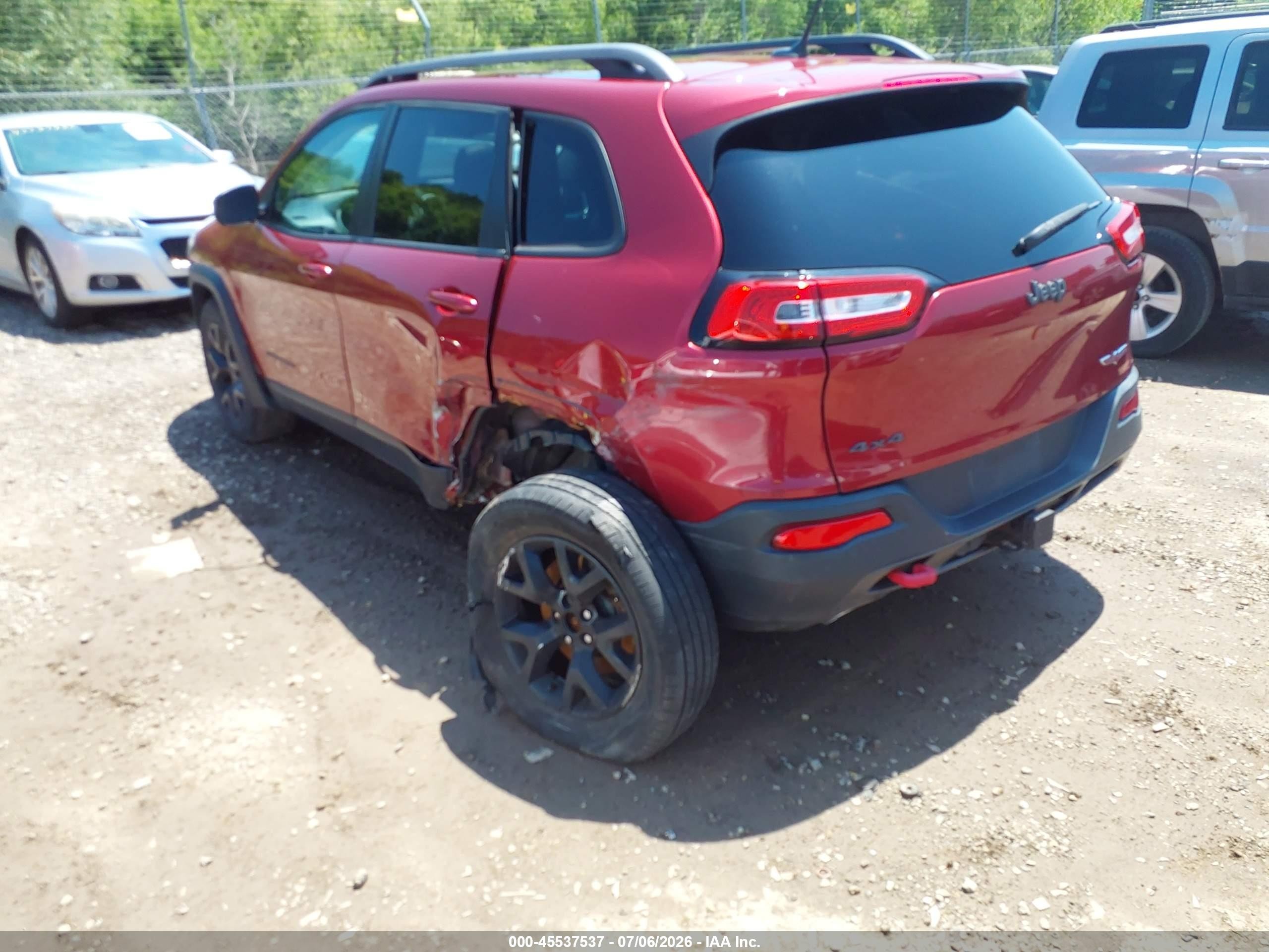 2015 Jeep Cherokee Trailhawk Red vin: 1C4PJMBS4FW738388