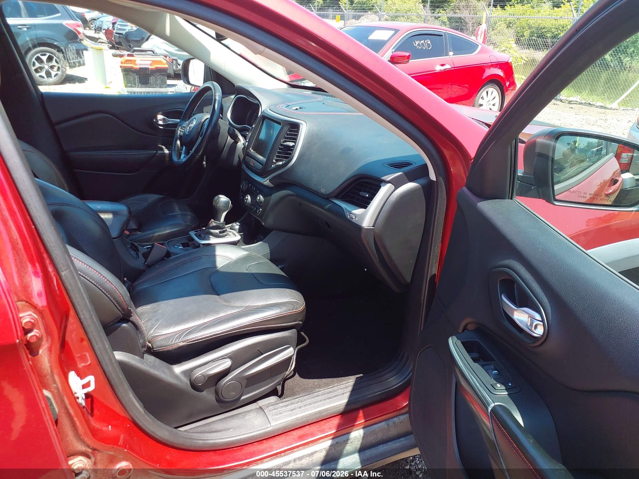 2015 Jeep Cherokee Trailhawk Red vin: 1C4PJMBS4FW738388