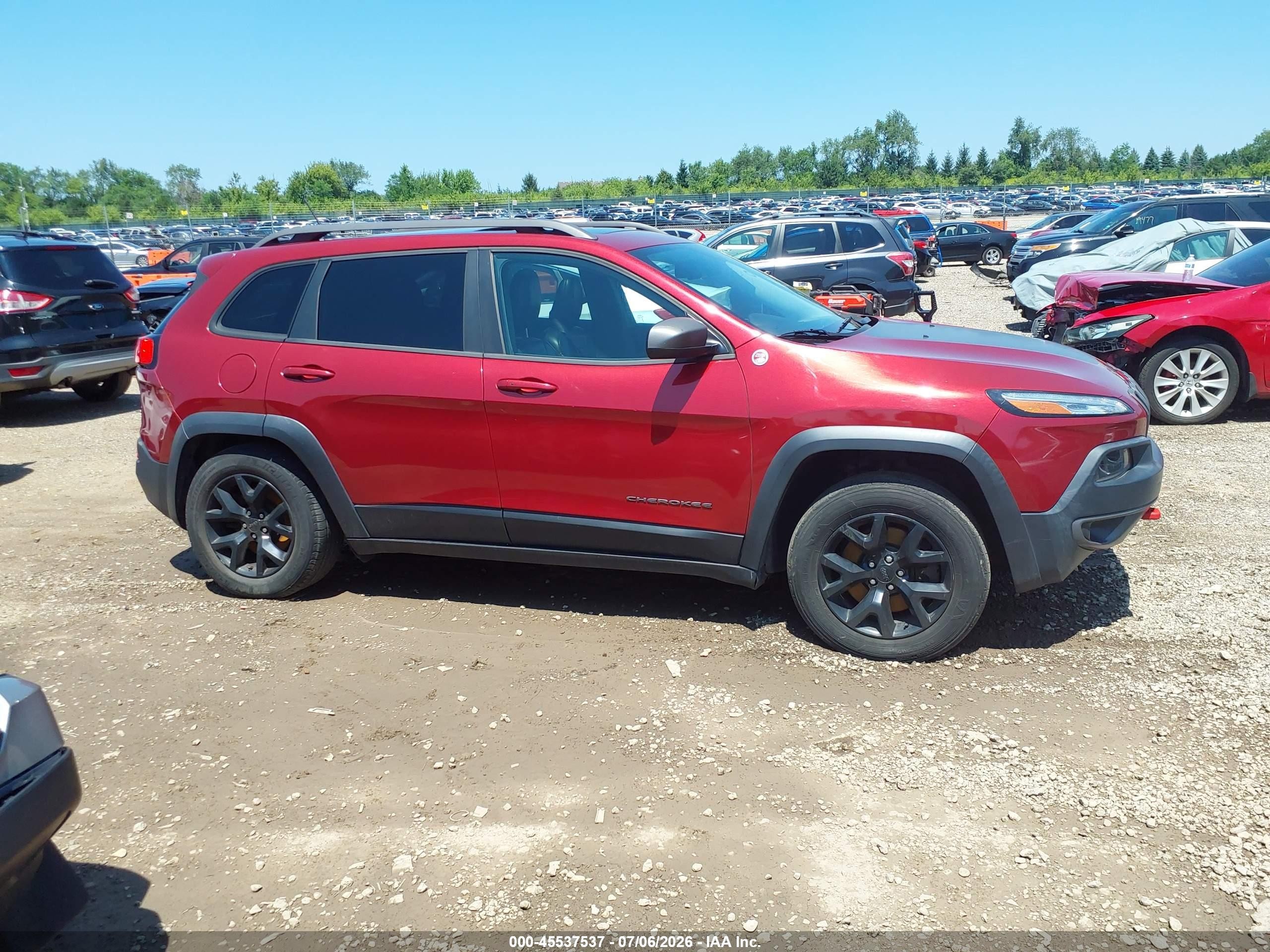 2015 Jeep Cherokee Trailhawk Red vin: 1C4PJMBS4FW738388