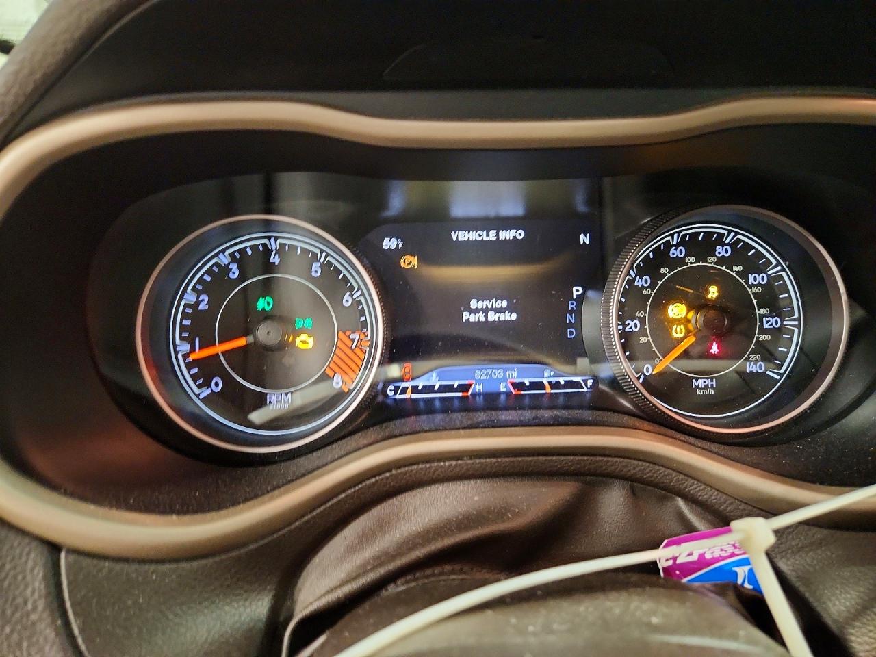 2015 Jeep Cherokee Trailhawk Orange vin: 1C4PJMBS4FW751061