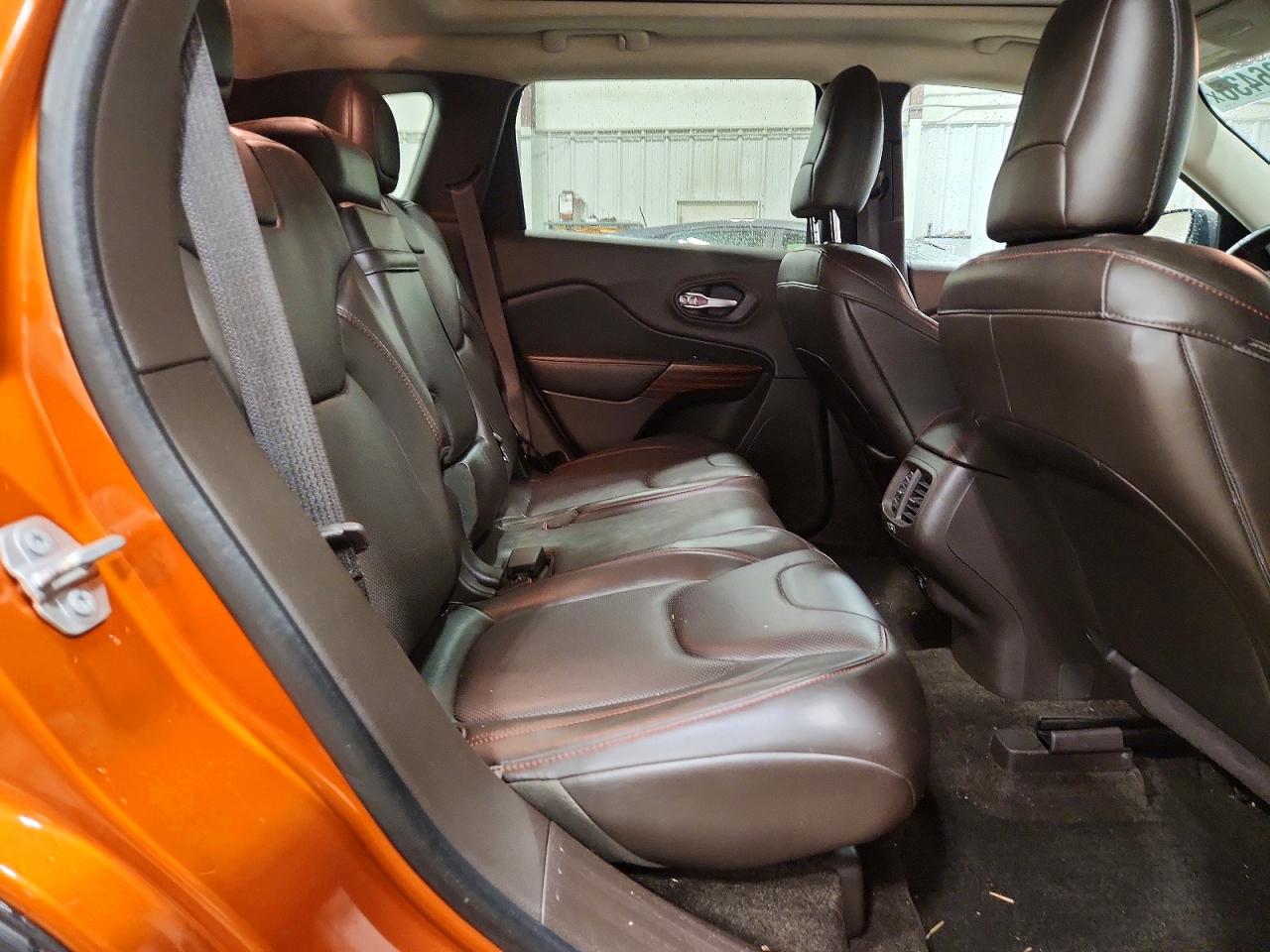 2015 Jeep Cherokee Trailhawk Orange vin: 1C4PJMBS4FW751061