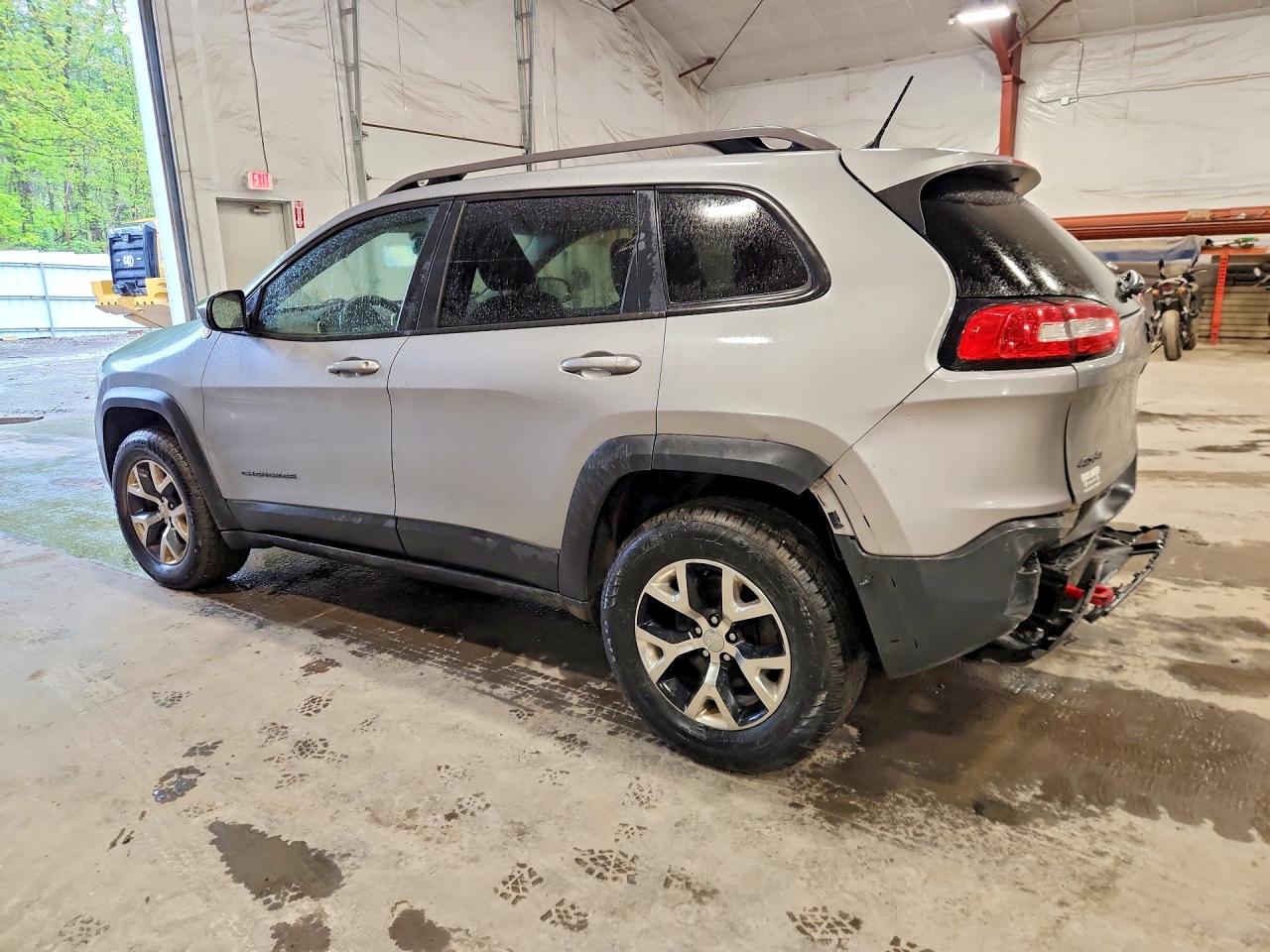 2015 Jeep Cherokee Trailhawk Silver vin: 1C4PJMBS4FW786019