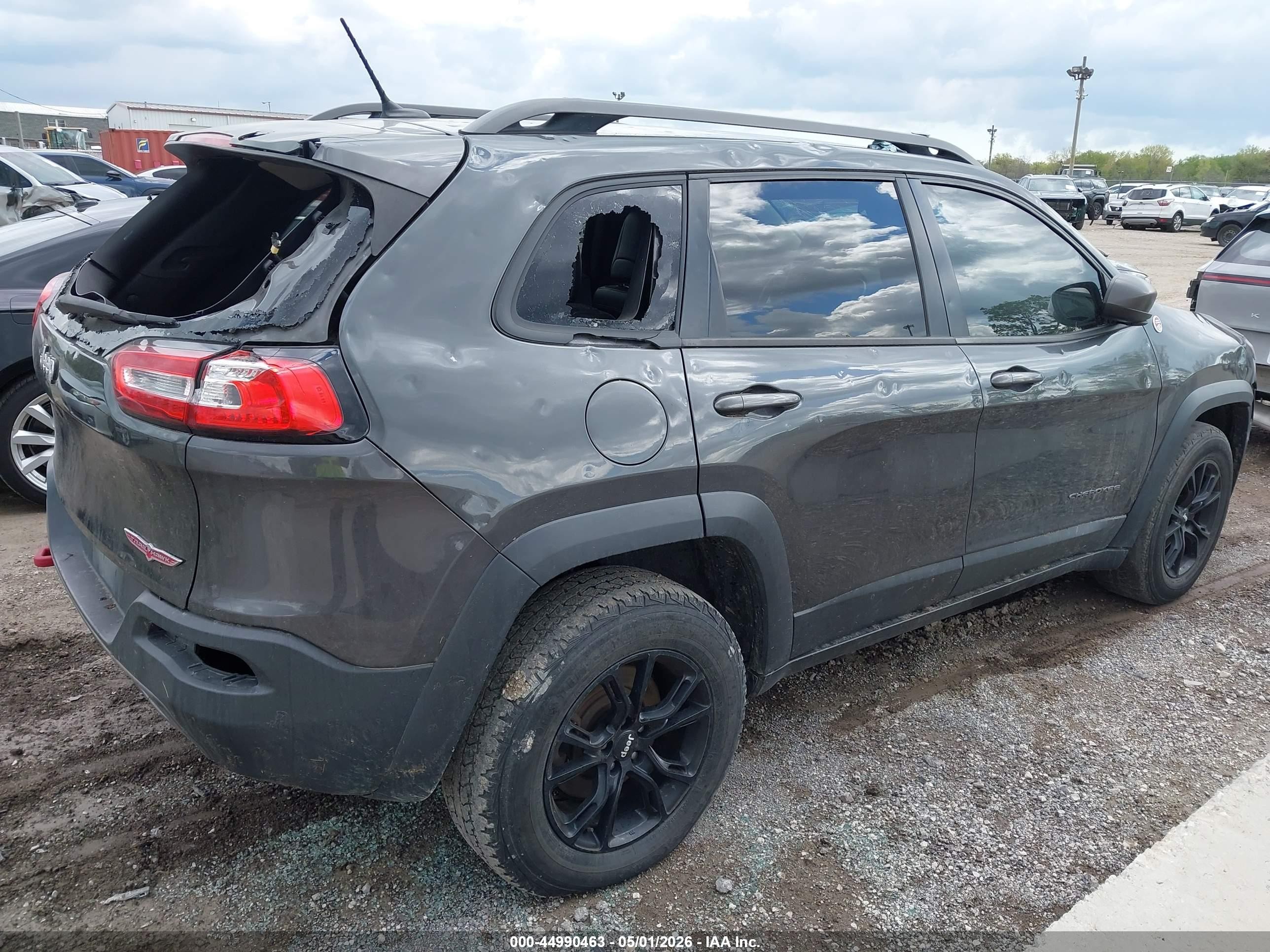 2015 Jeep Cherokee Trailhawk Gray vin: 1C4PJMBS4FW786327