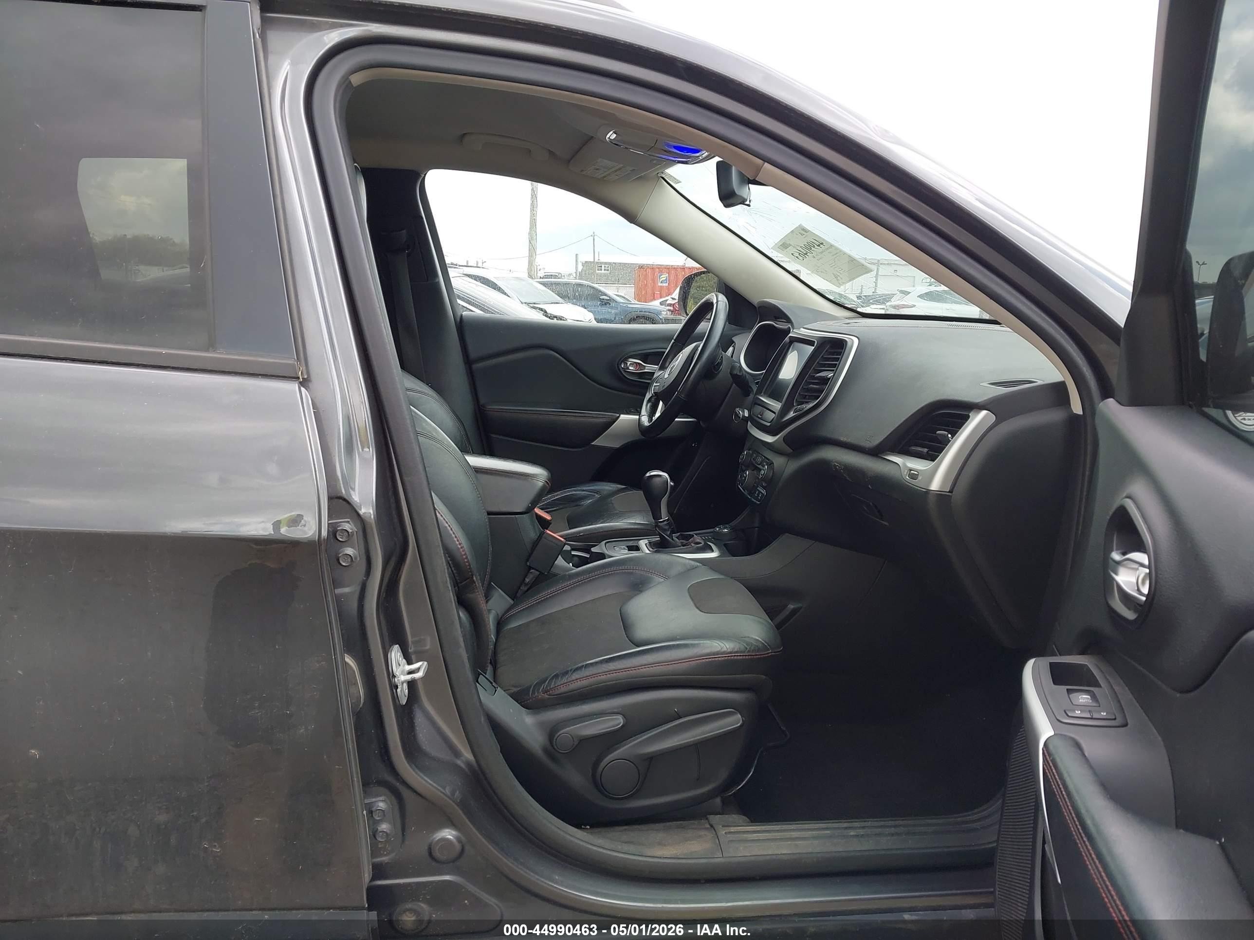 2015 Jeep Cherokee Trailhawk Gray vin: 1C4PJMBS4FW786327