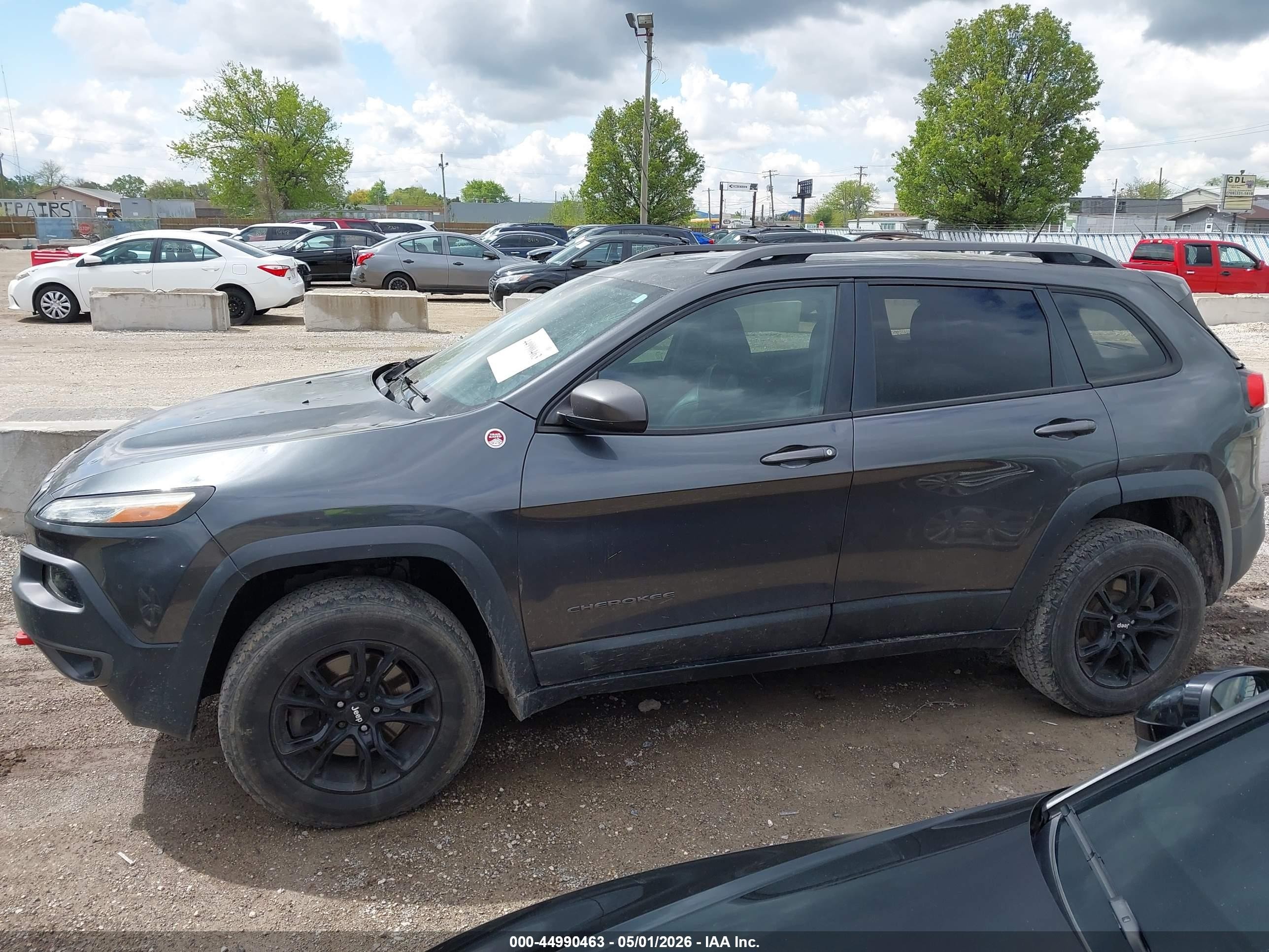 2015 Jeep Cherokee Trailhawk Gray vin: 1C4PJMBS4FW786327