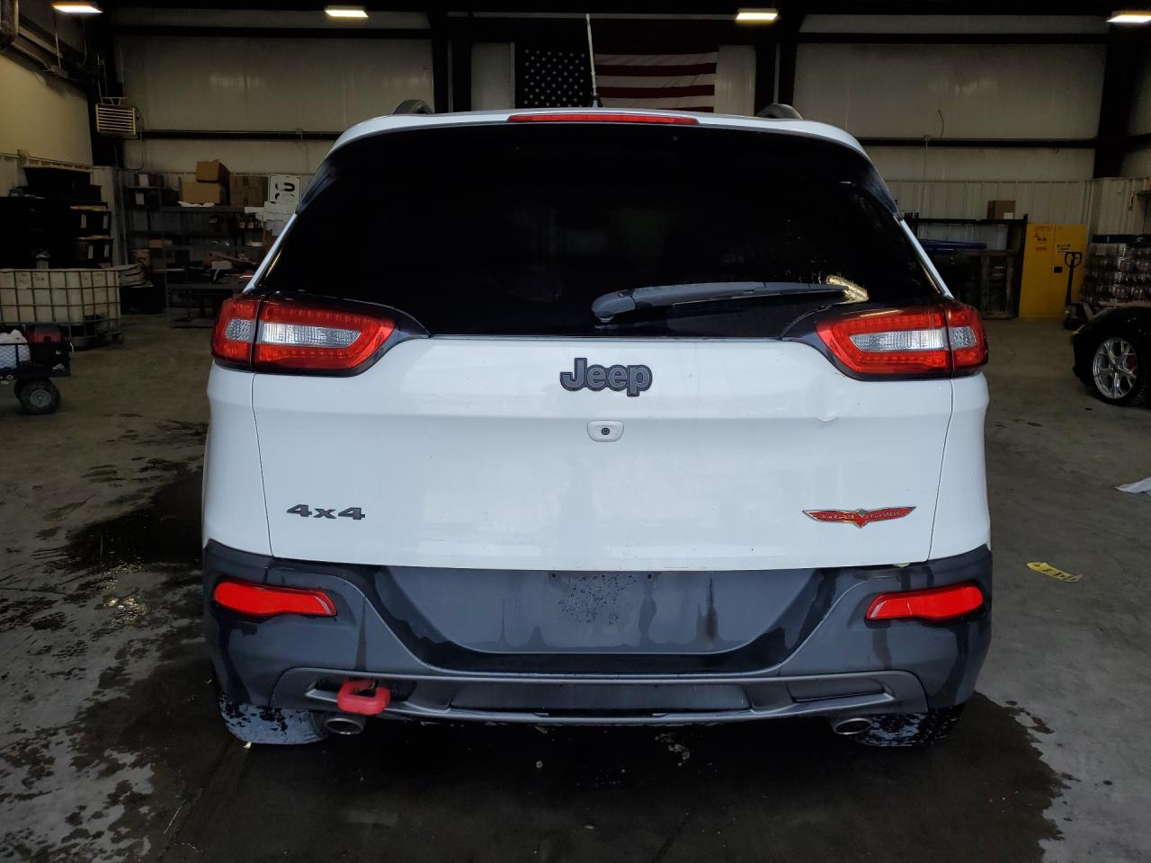2014 Jeep Cherokee Trailhawk Белый vin: 1C4PJMBS5EW308450 Damage: Lift Gate, Dent(S) W/ Paint Dmg, 7 To 8 Inches