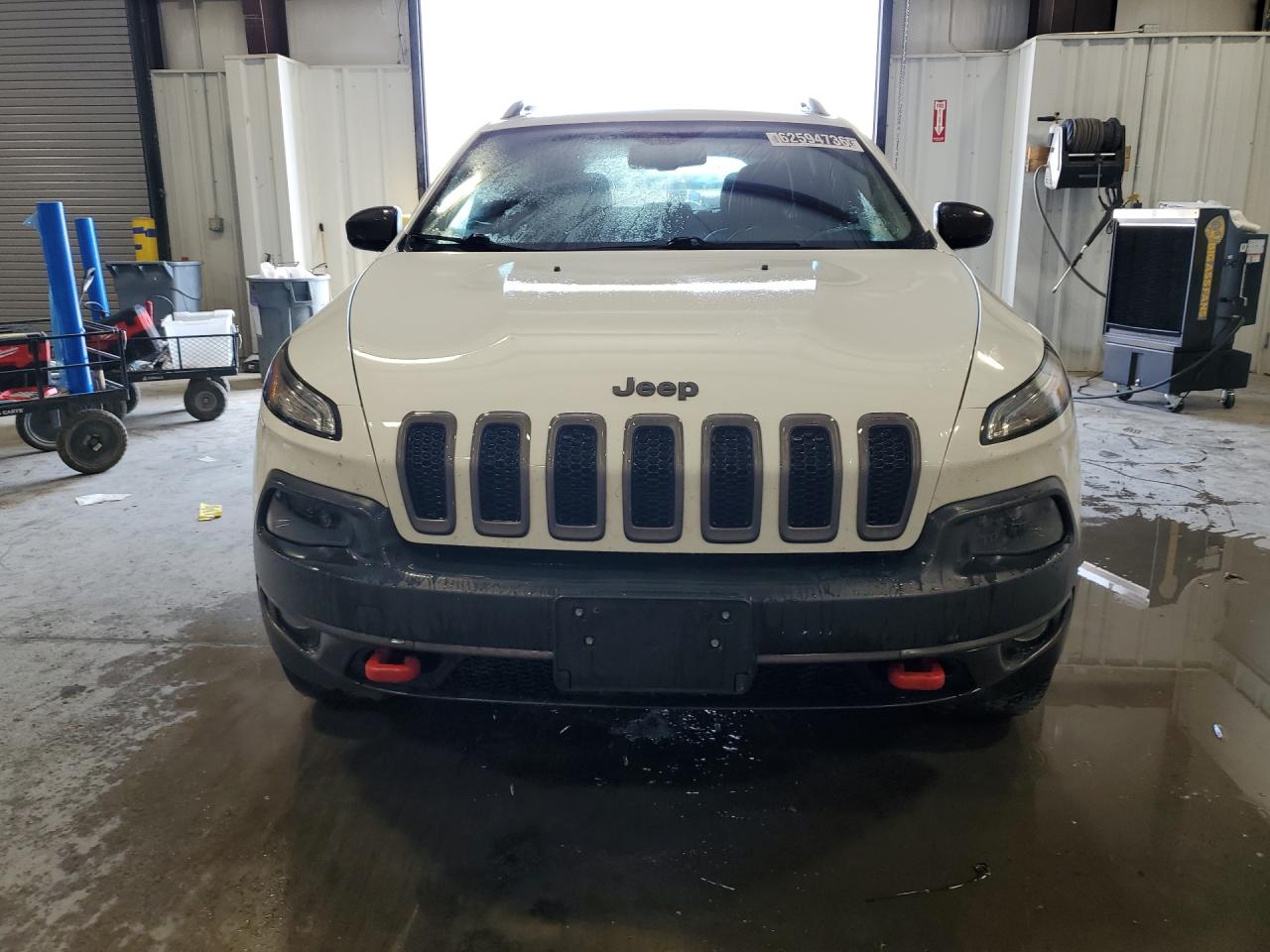 2014 Jeep Cherokee Trailhawk Белый vin: 1C4PJMBS5EW308450 Damage: Left Front Fender, Chipped, 2