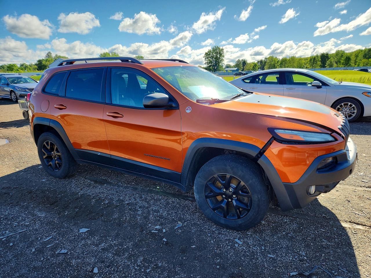 2015 Jeep Cherokee Trailhawk Orange vin: 1C4PJMBS5FW576562
