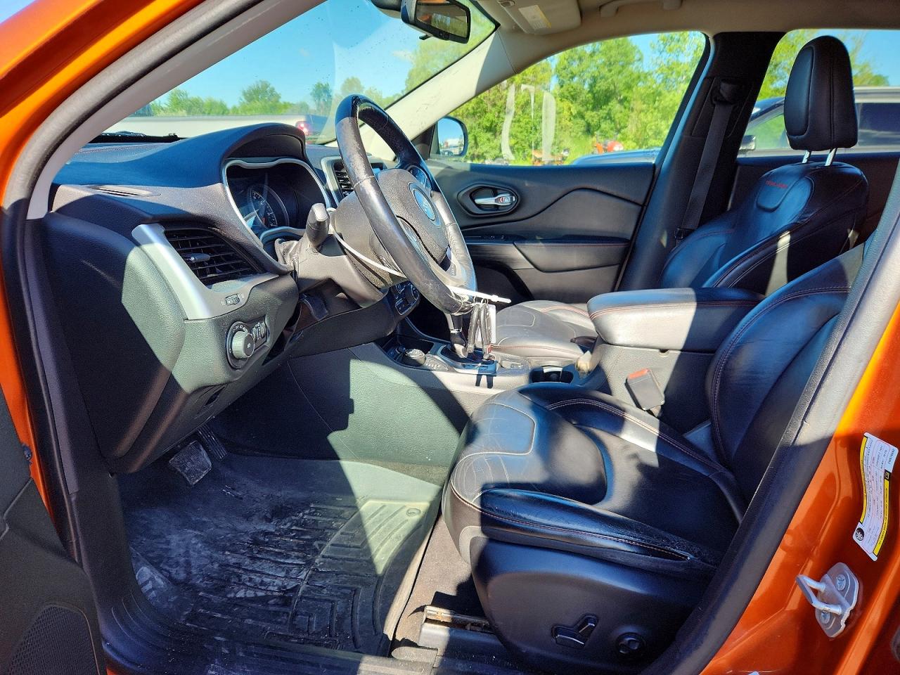 2015 Jeep Cherokee Trailhawk Orange vin: 1C4PJMBS5FW576562