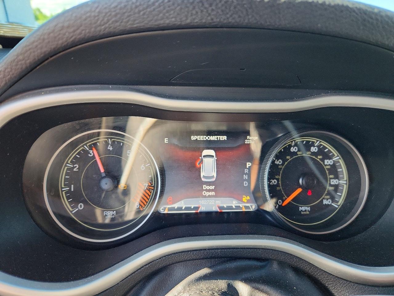 2015 Jeep Cherokee Trailhawk Orange vin: 1C4PJMBS5FW576562