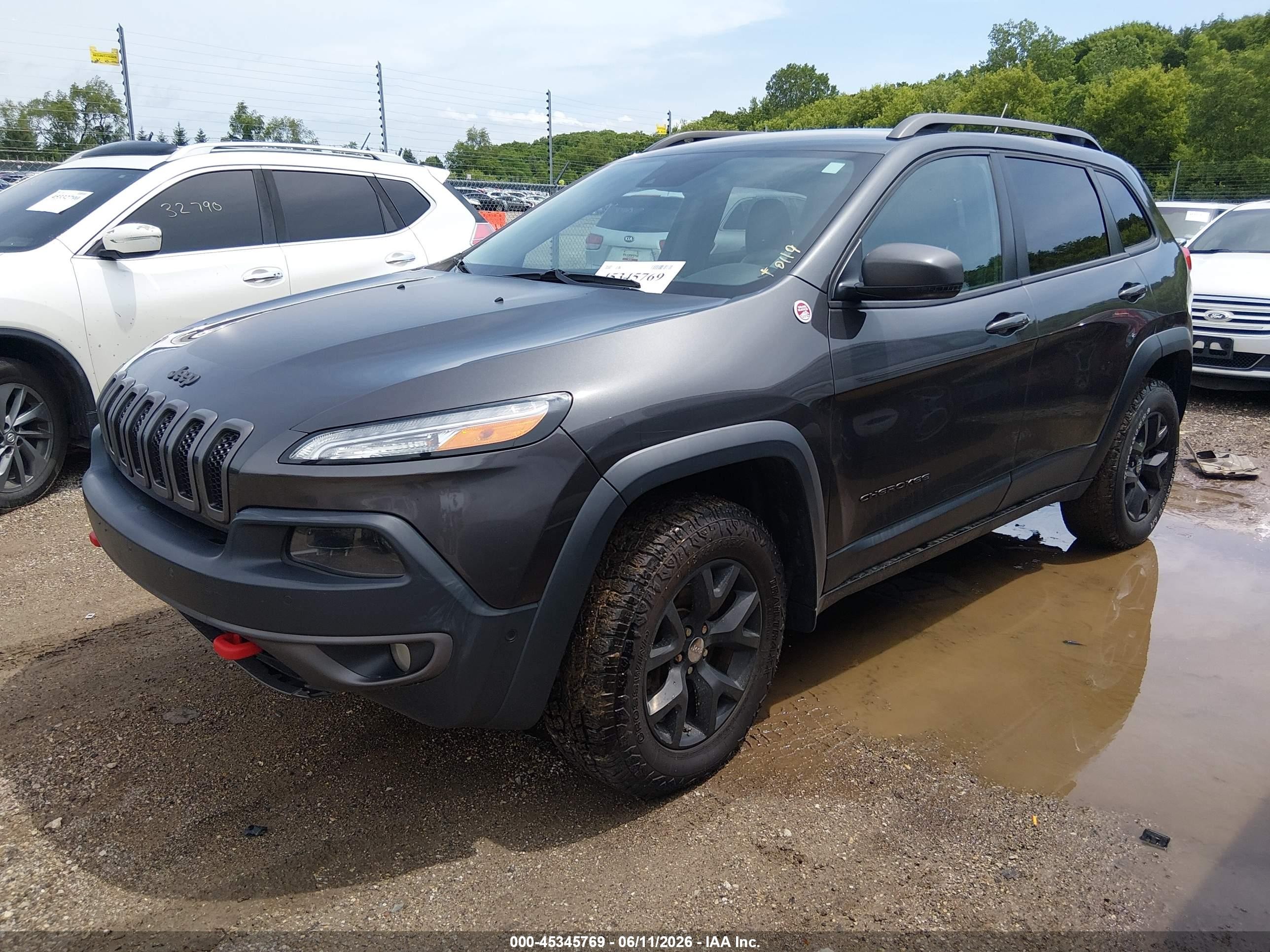 2015 Jeep Cherokee Trailhawk Gray vin: 1C4PJMBS5FW618809