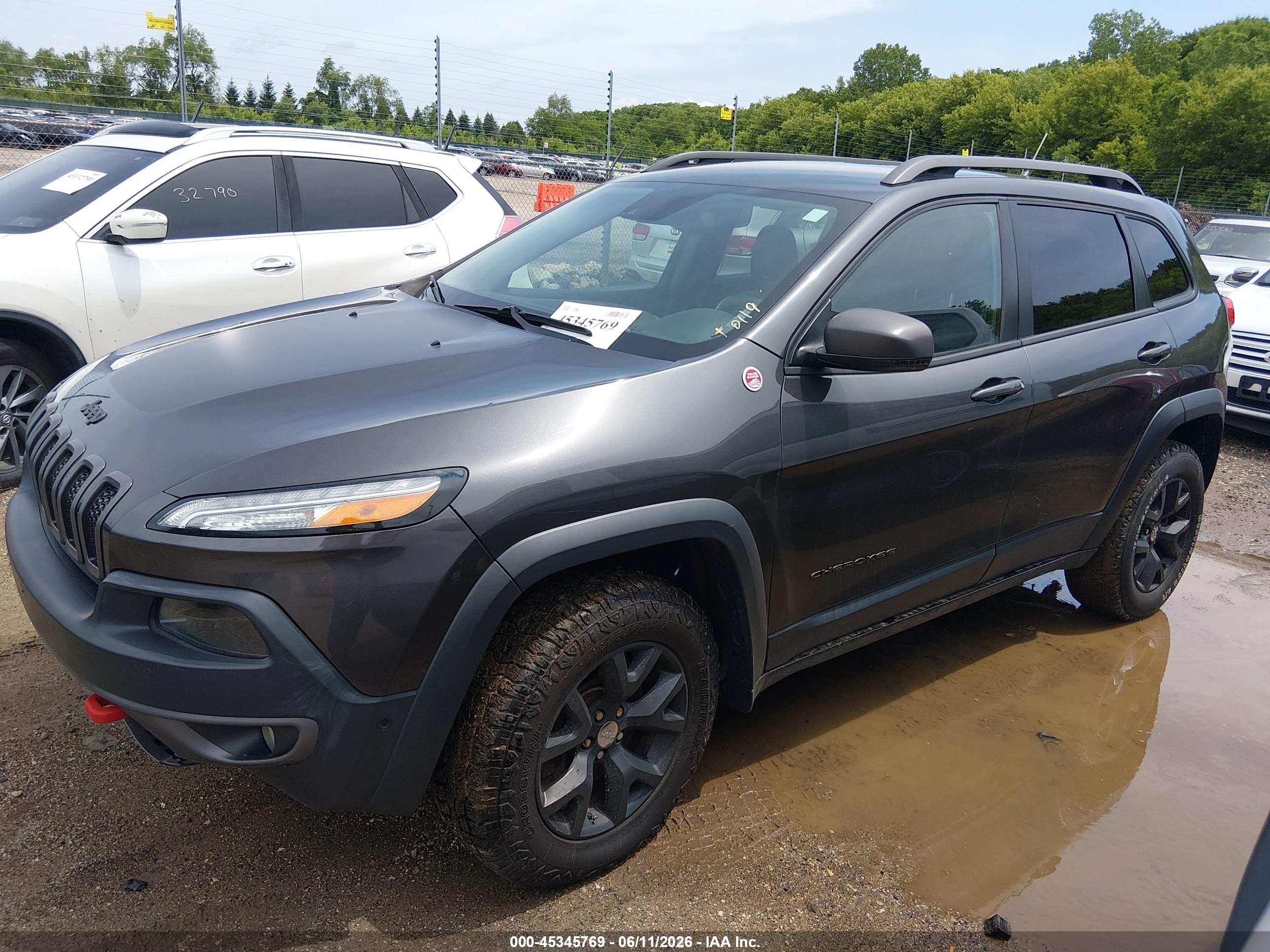 2015 Jeep Cherokee Trailhawk Gray vin: 1C4PJMBS5FW618809