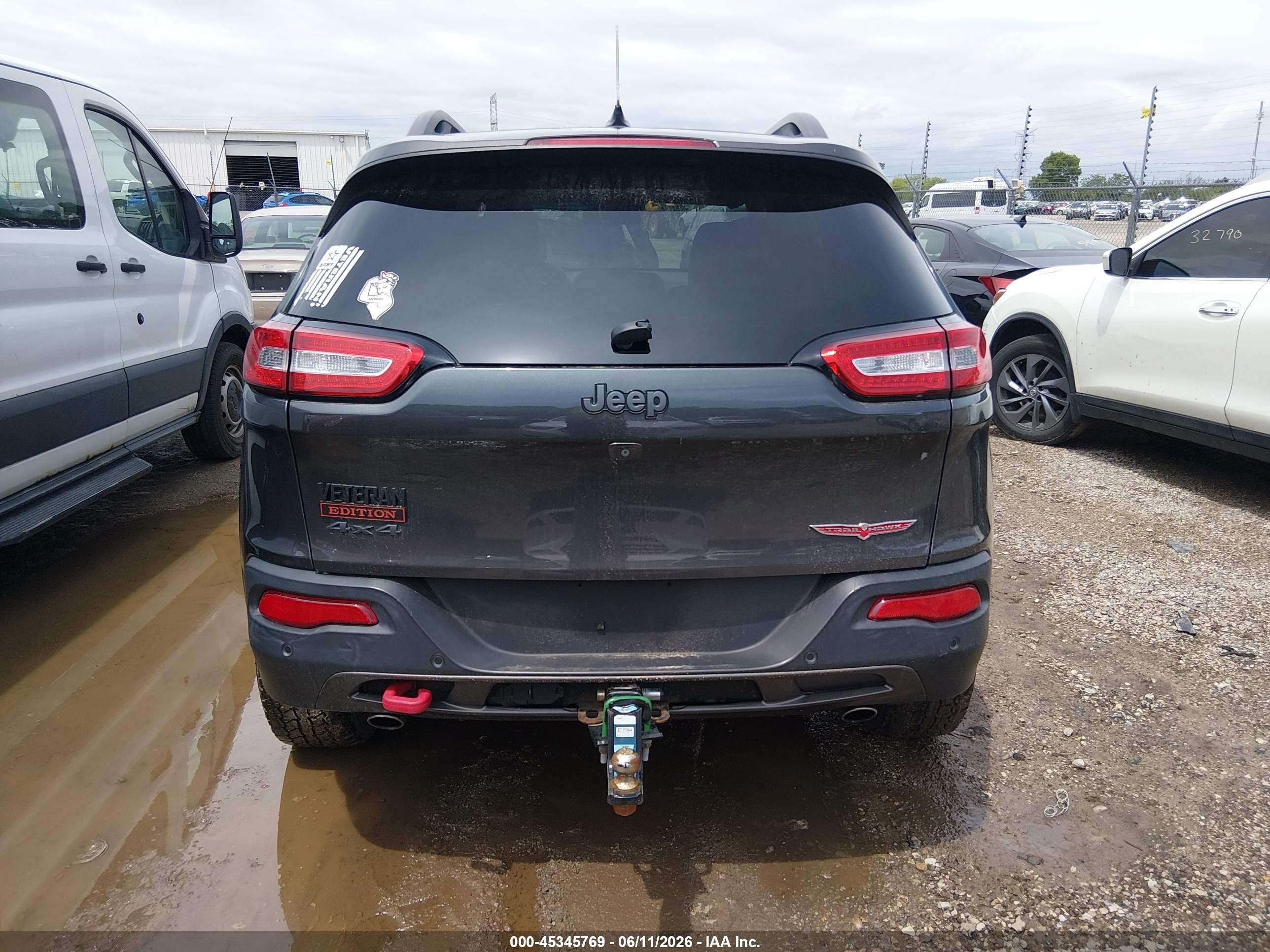 2015 Jeep Cherokee Trailhawk Gray vin: 1C4PJMBS5FW618809