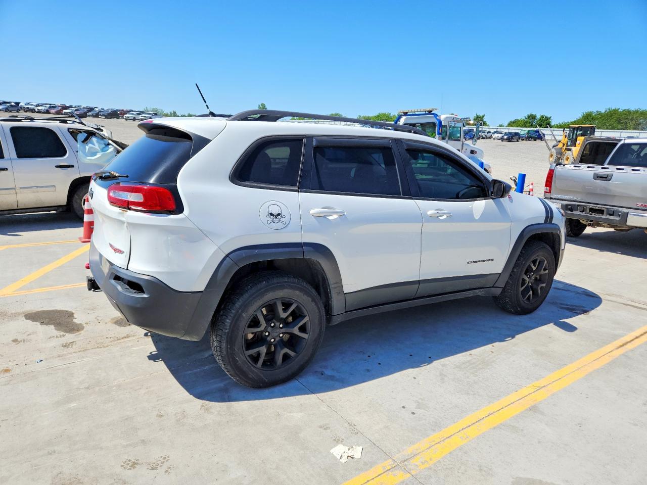 2015 Jeep Cherokee Trailhawk White vin: 1C4PJMBS5FW626201