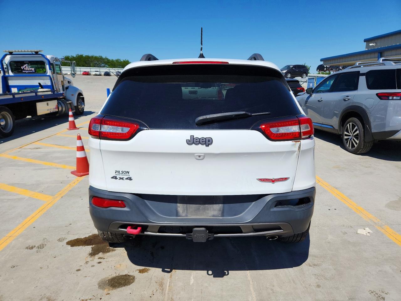 2015 Jeep Cherokee Trailhawk White vin: 1C4PJMBS5FW626201