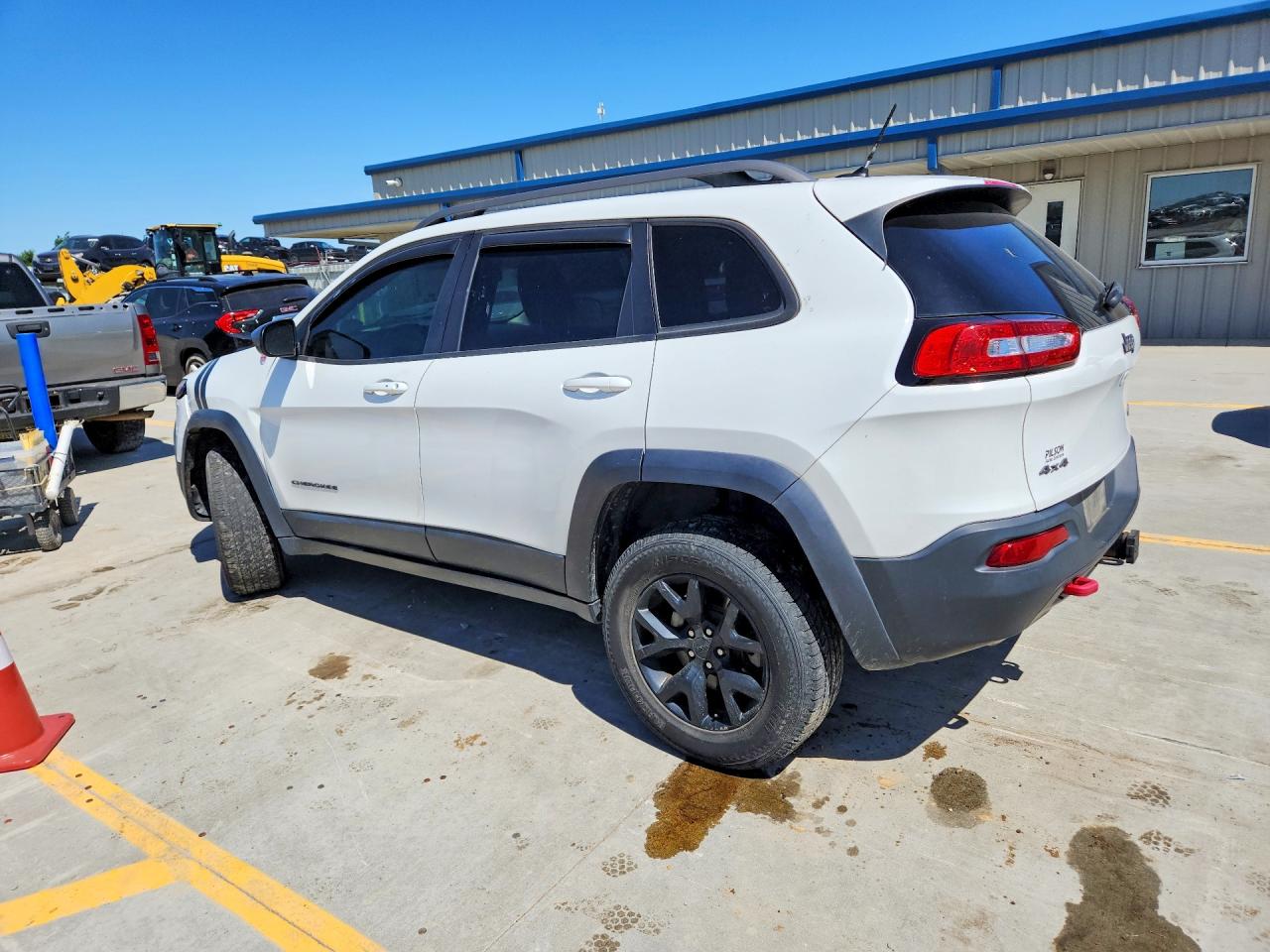 2015 Jeep Cherokee Trailhawk White vin: 1C4PJMBS5FW626201