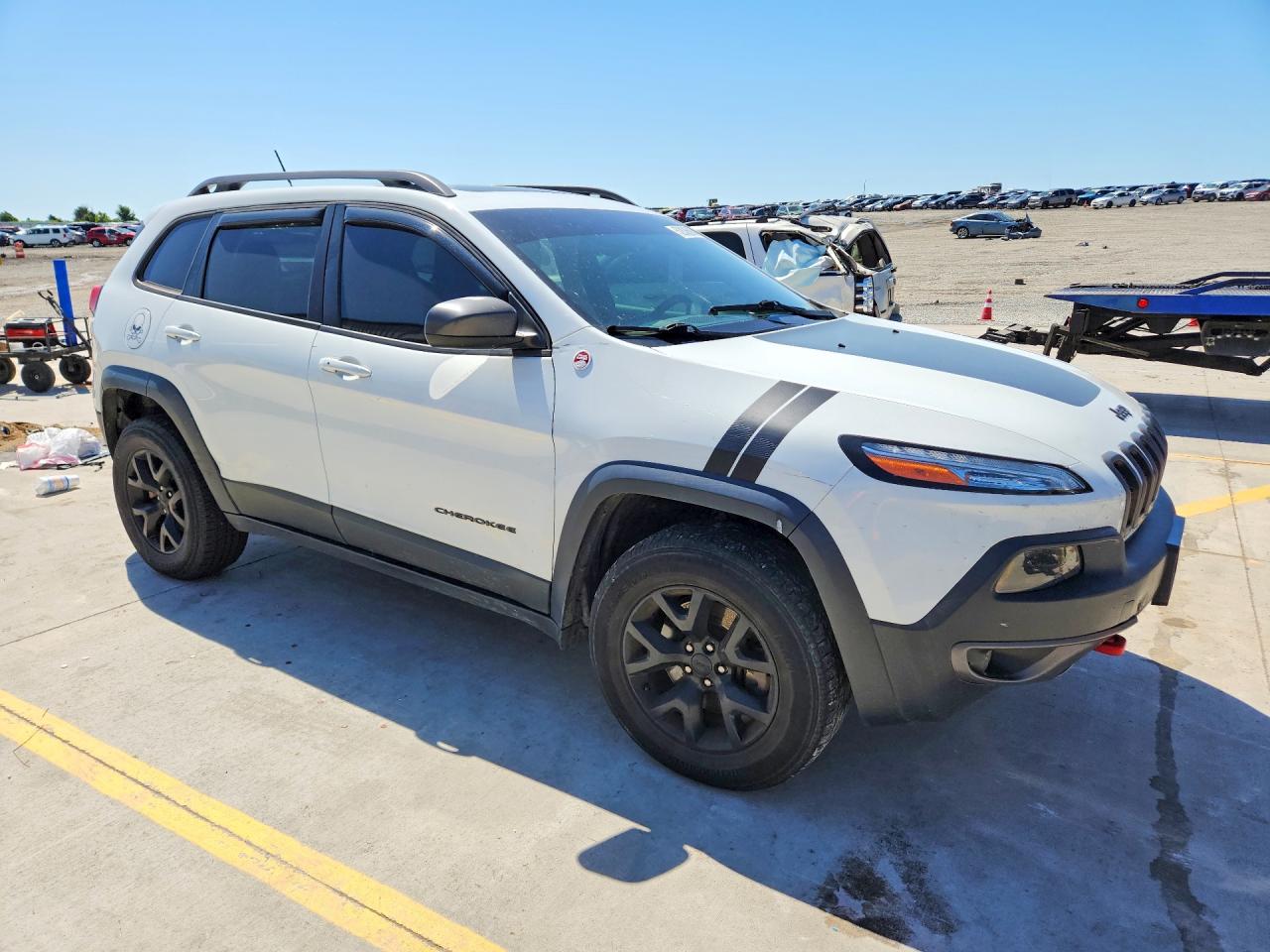 2015 Jeep Cherokee Trailhawk White vin: 1C4PJMBS5FW626201