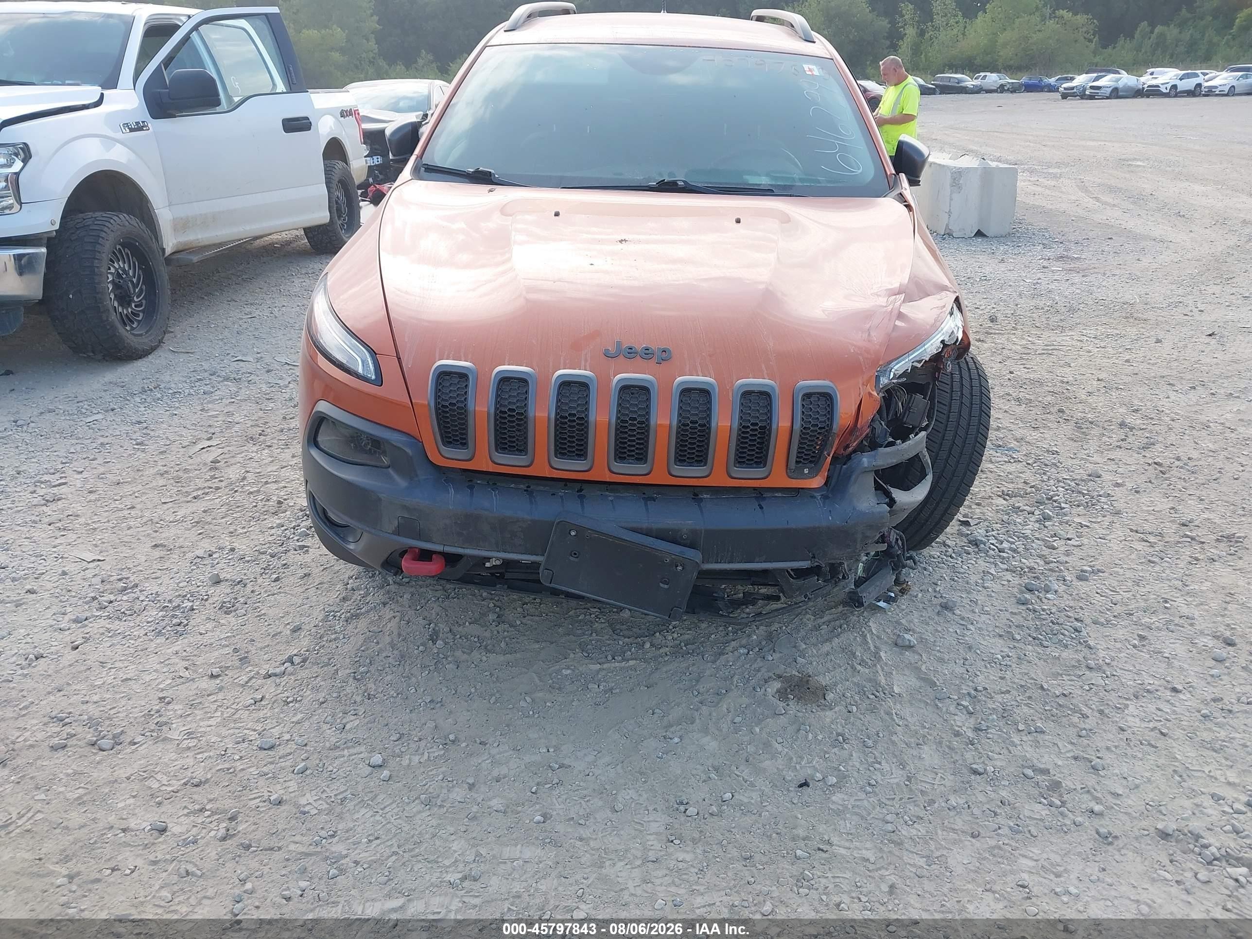 2015 Jeep Cherokee Trailhawk Orange vin: 1C4PJMBS5FW646299