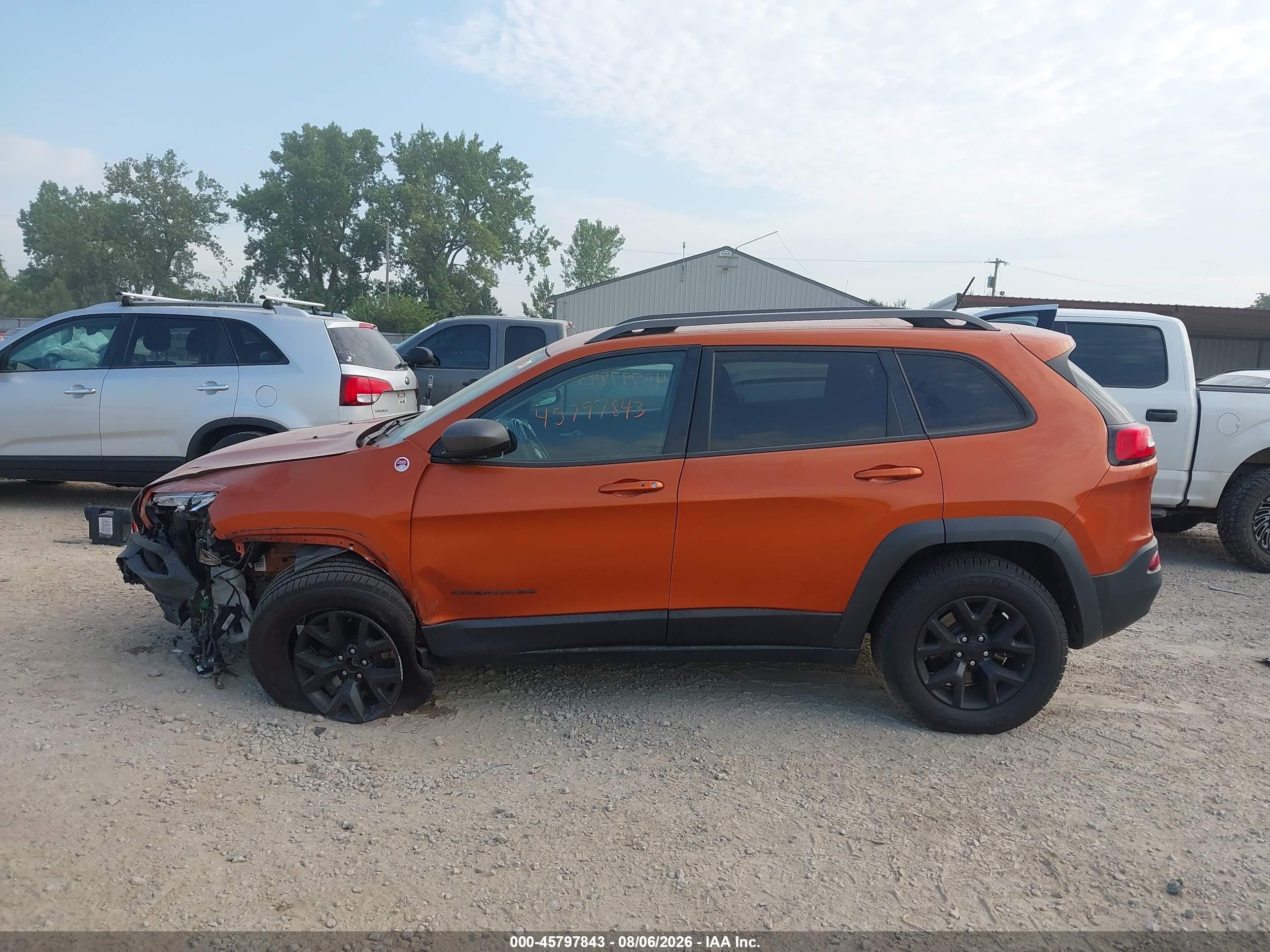 2015 Jeep Cherokee Trailhawk Orange vin: 1C4PJMBS5FW646299