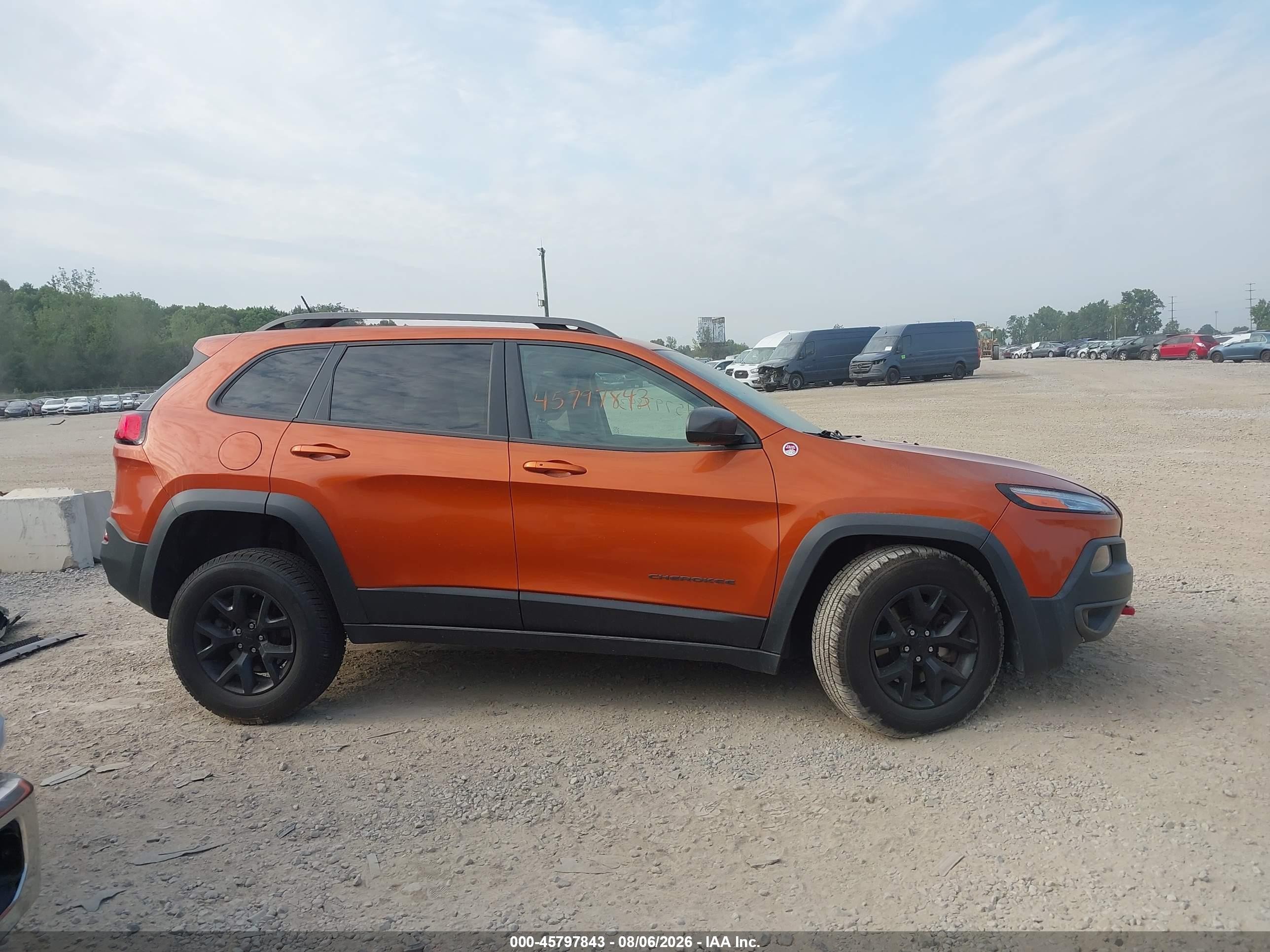 2015 Jeep Cherokee Trailhawk Orange vin: 1C4PJMBS5FW646299