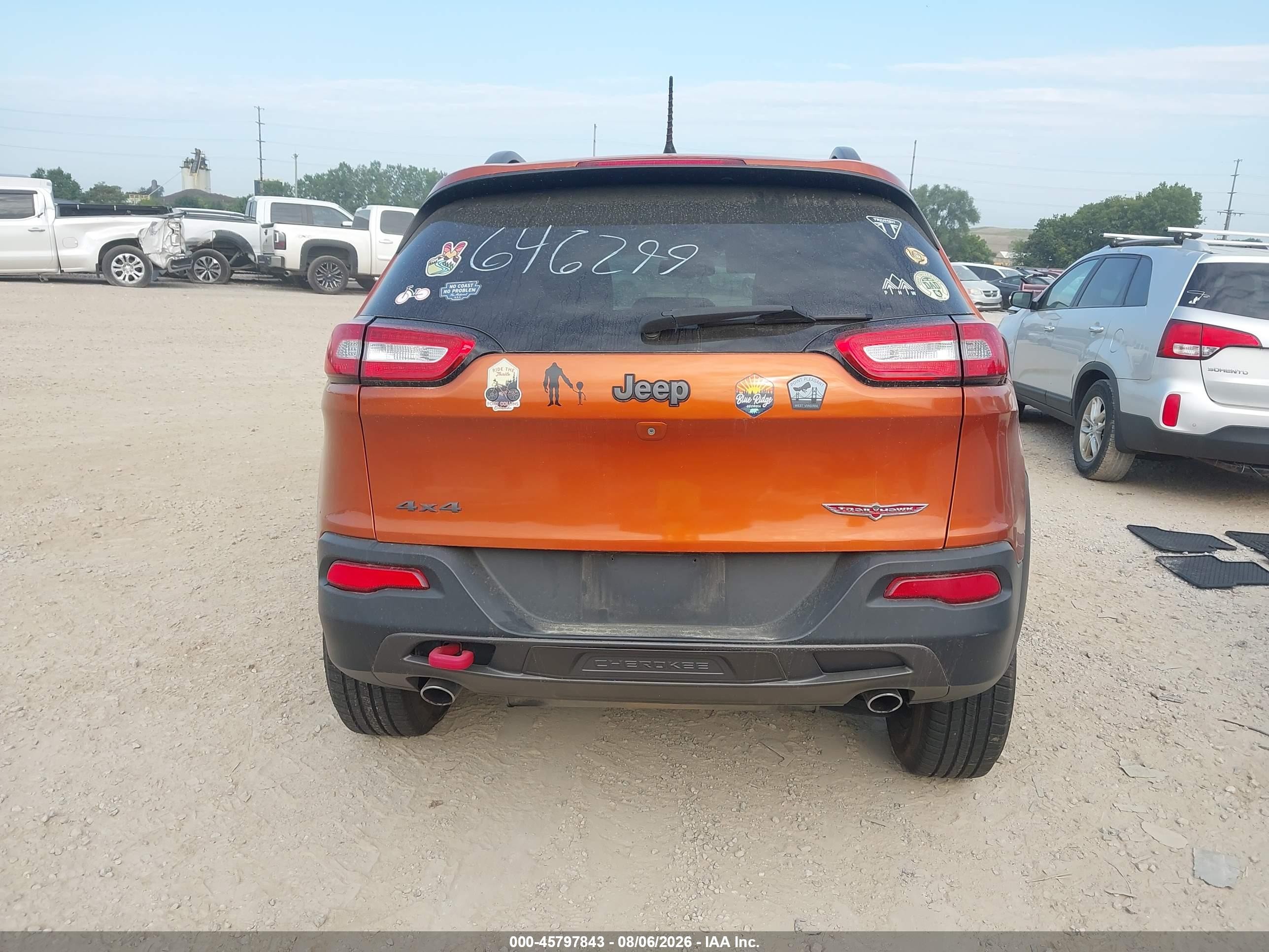 2015 Jeep Cherokee Trailhawk Orange vin: 1C4PJMBS5FW646299