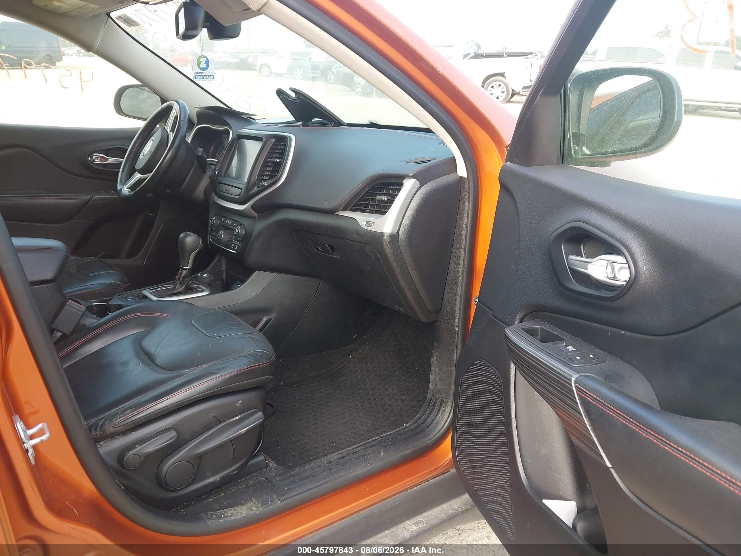 2015 Jeep Cherokee Trailhawk Orange vin: 1C4PJMBS5FW646299