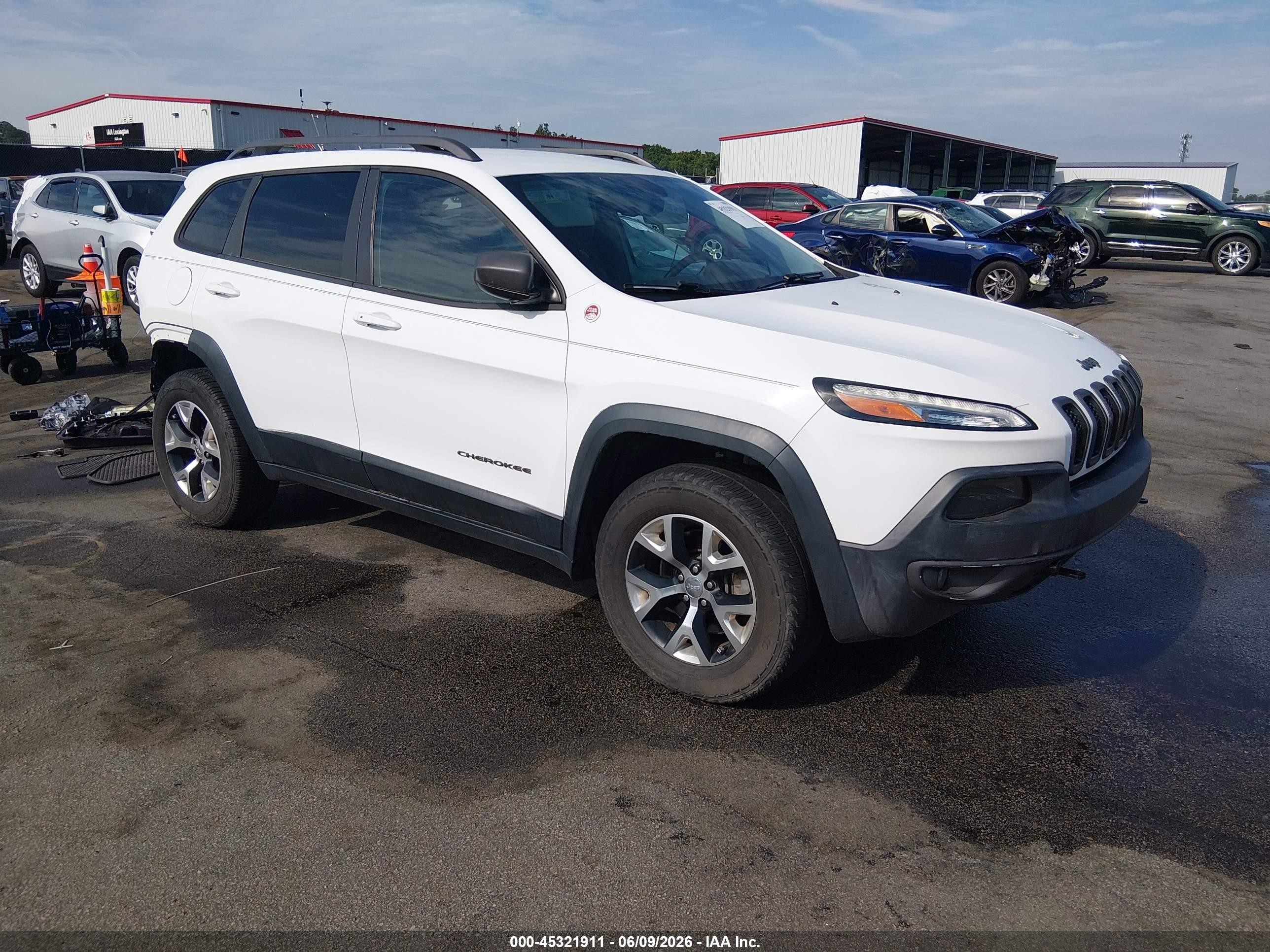 2014 Jeep Cherokee Trailhawk White vin: 1C4PJMBS6EW130127