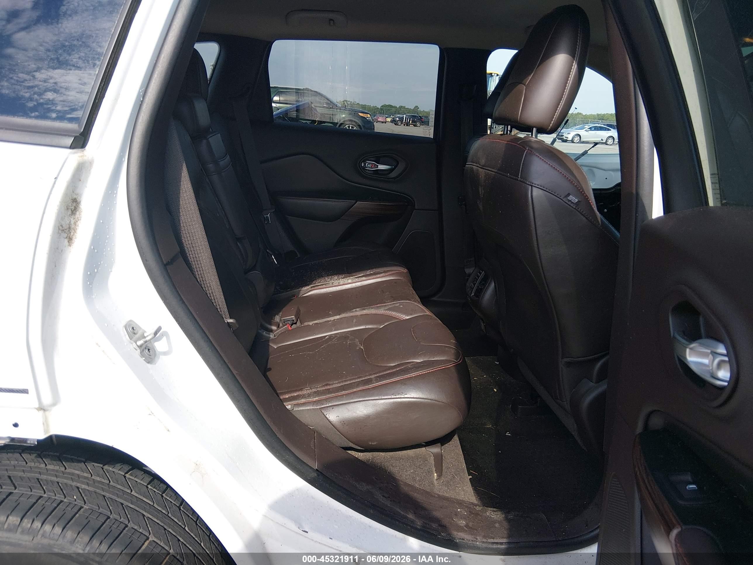 2014 Jeep Cherokee Trailhawk White vin: 1C4PJMBS6EW130127