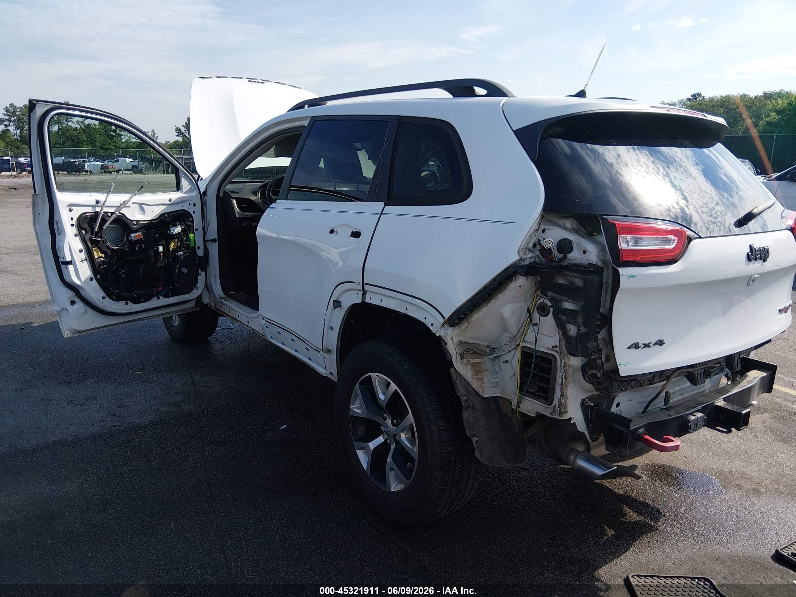 2014 Jeep Cherokee Trailhawk White vin: 1C4PJMBS6EW130127