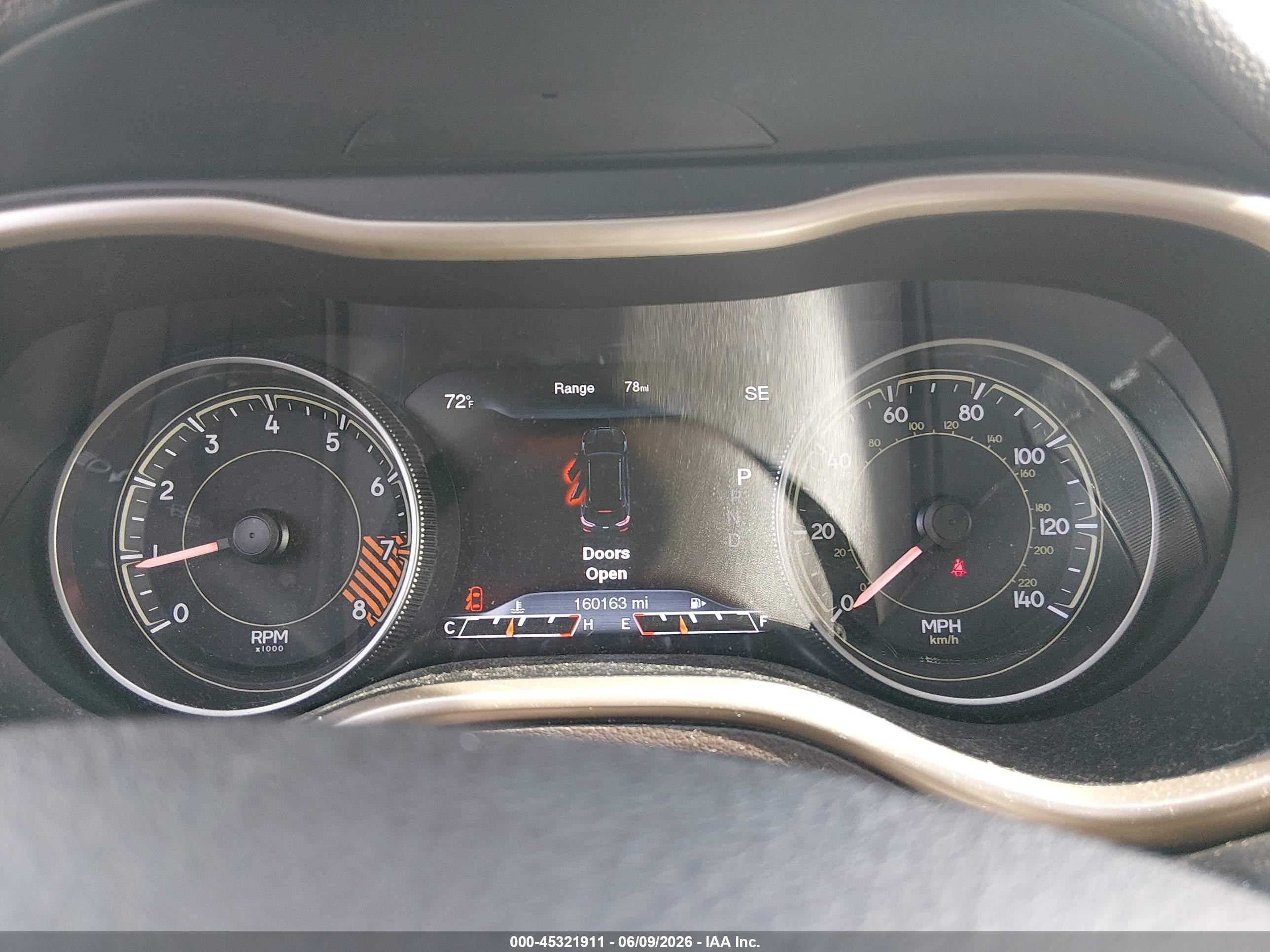2014 Jeep Cherokee Trailhawk White vin: 1C4PJMBS6EW130127