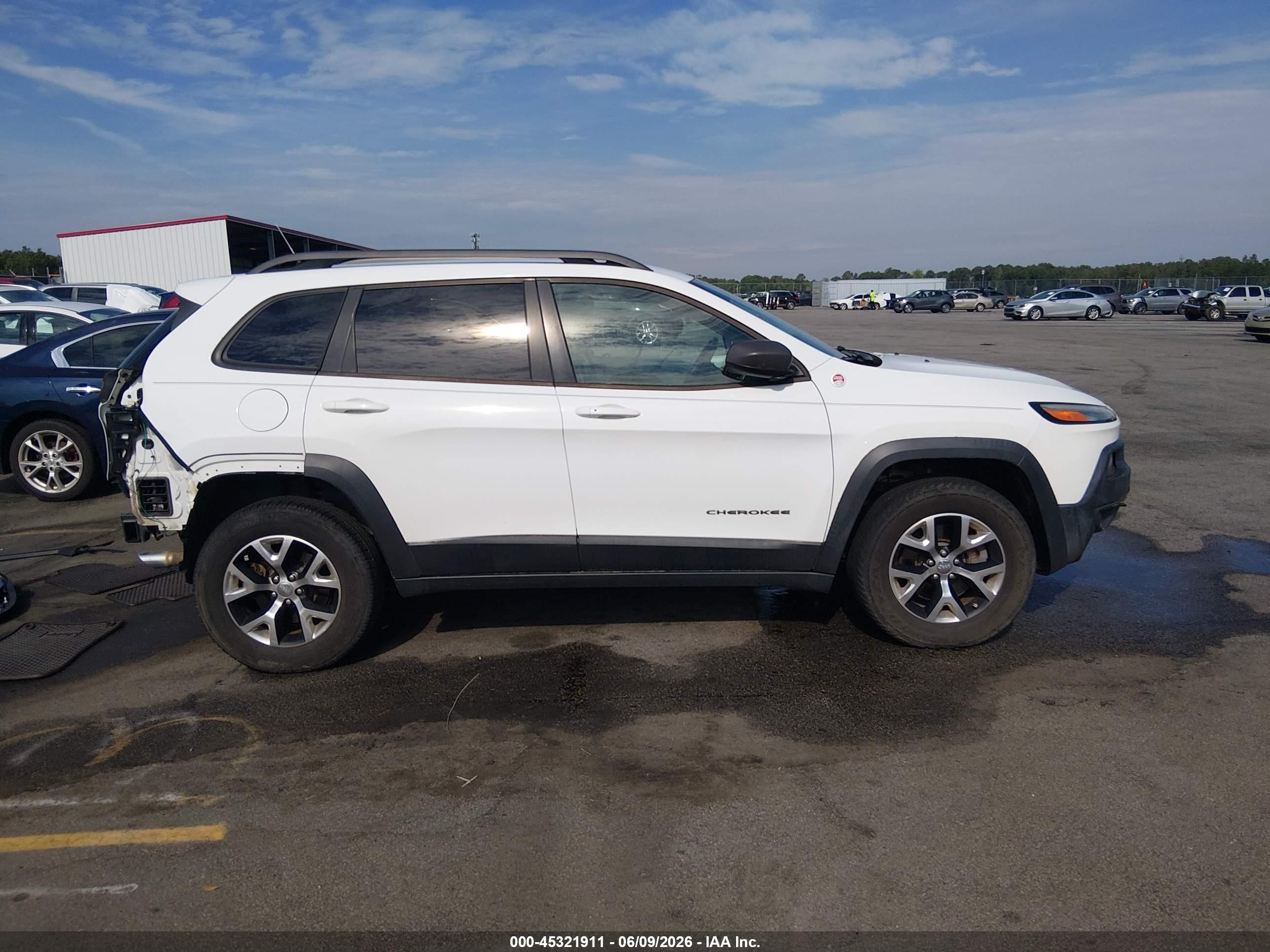 2014 Jeep Cherokee Trailhawk White vin: 1C4PJMBS6EW130127