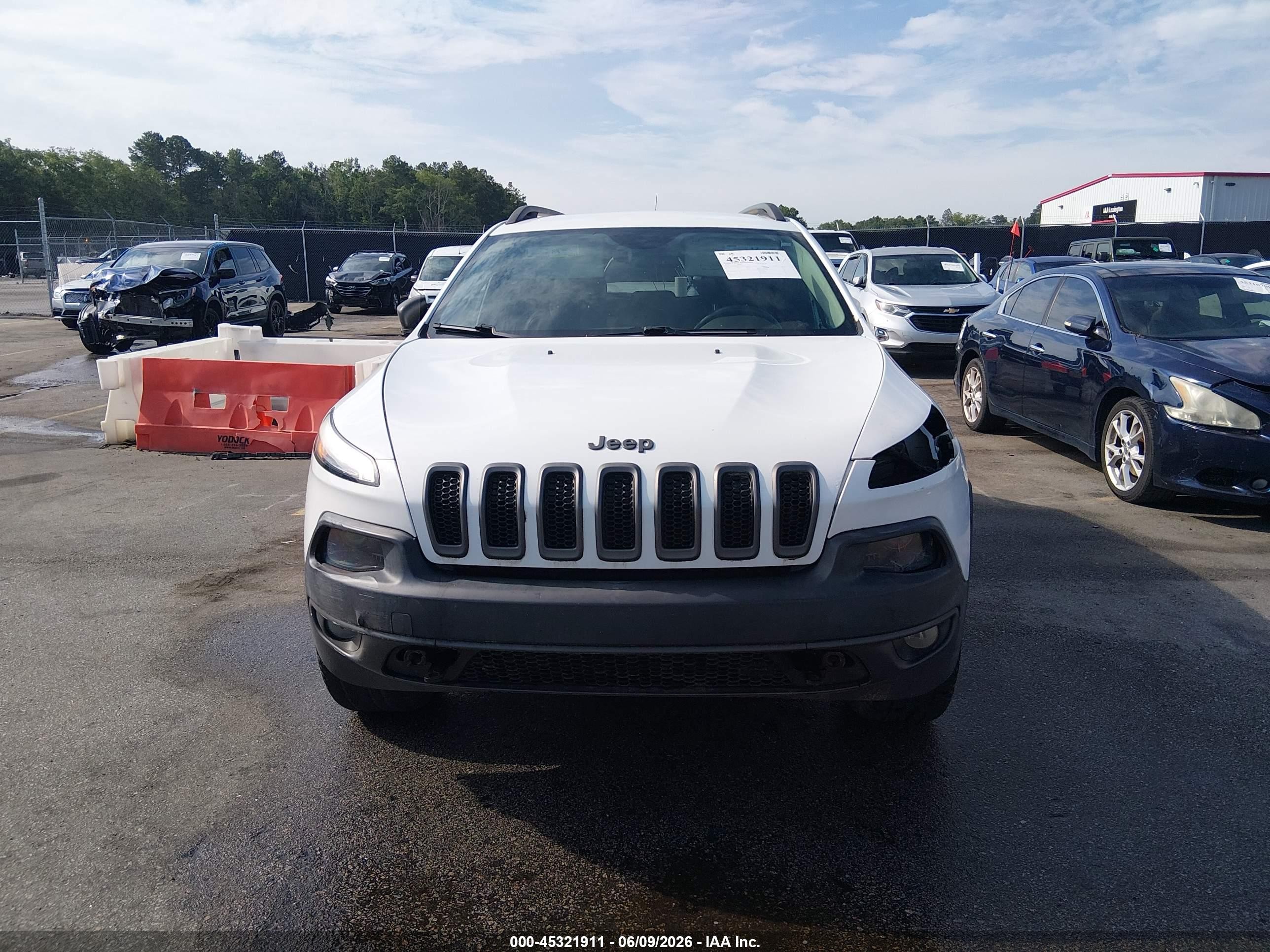 2014 Jeep Cherokee Trailhawk White vin: 1C4PJMBS6EW130127
