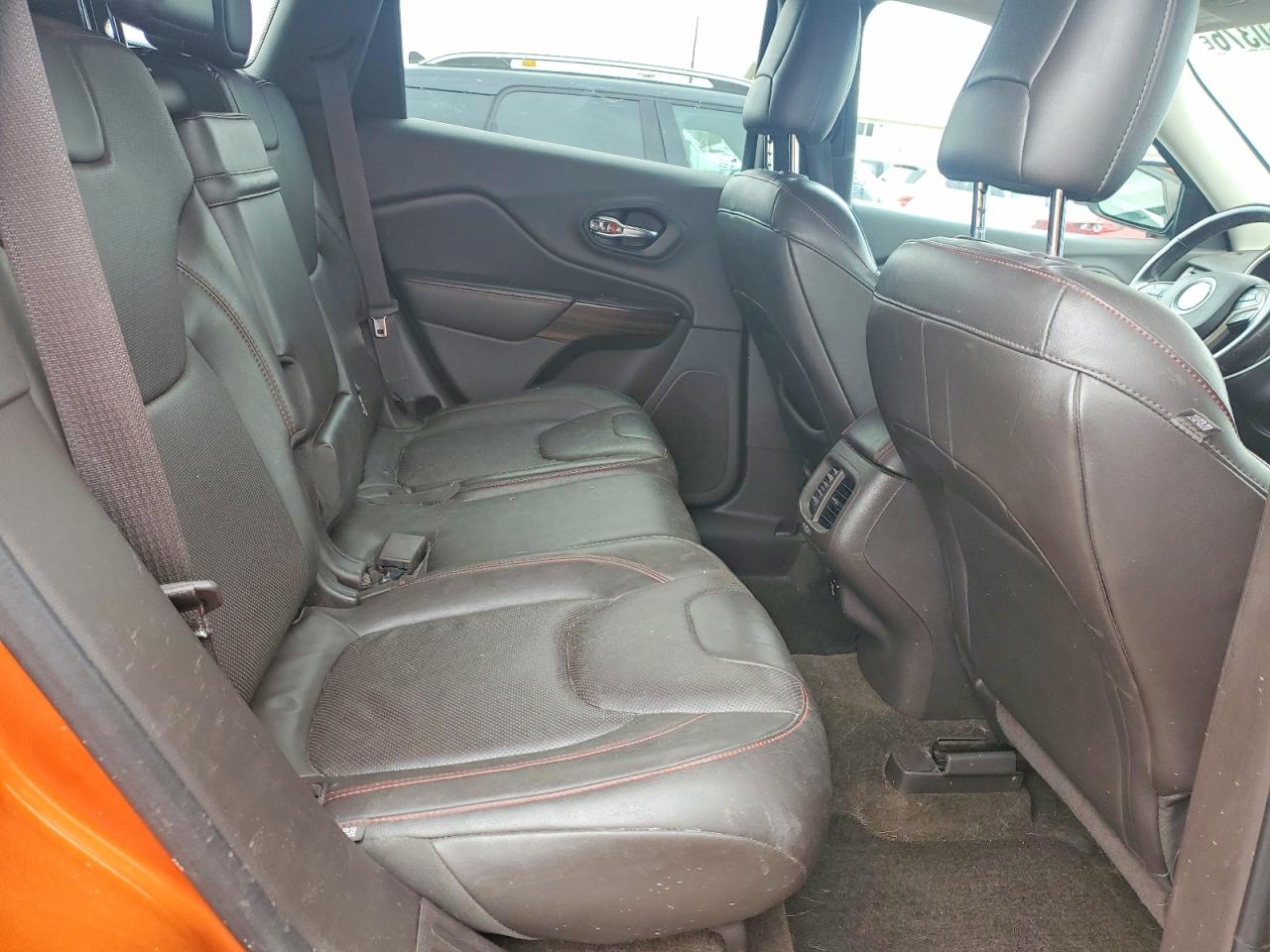2015 Jeep Cherokee Trailhawk Orange vin: 1C4PJMBS6FW503118