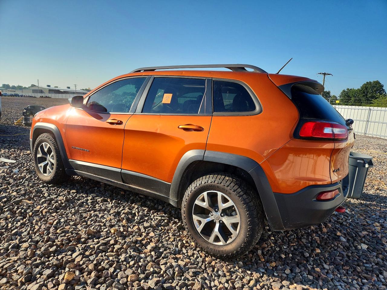 2015 Jeep Cherokee Trailhawk Orange vin: 1C4PJMBS6FW618642