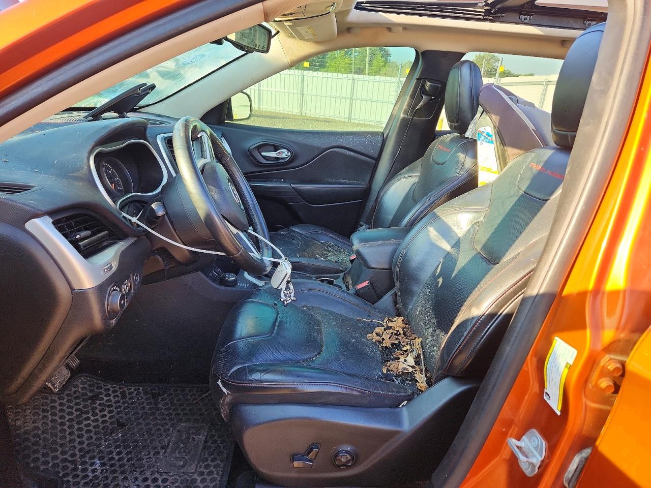 2015 Jeep Cherokee Trailhawk Orange vin: 1C4PJMBS6FW618642