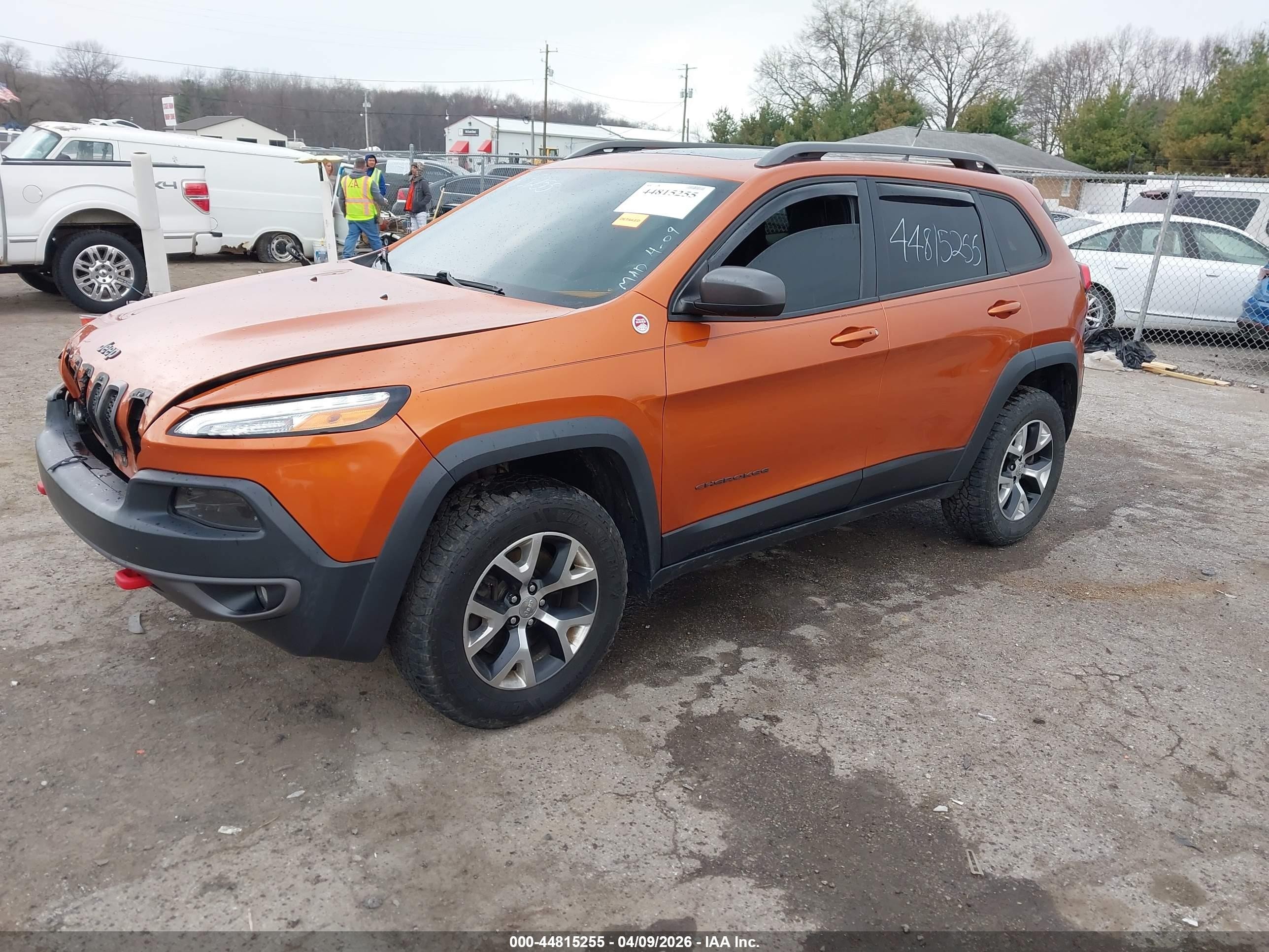 2015 Jeep Cherokee Trailhawk Orange vin: 1C4PJMBS6FW646182