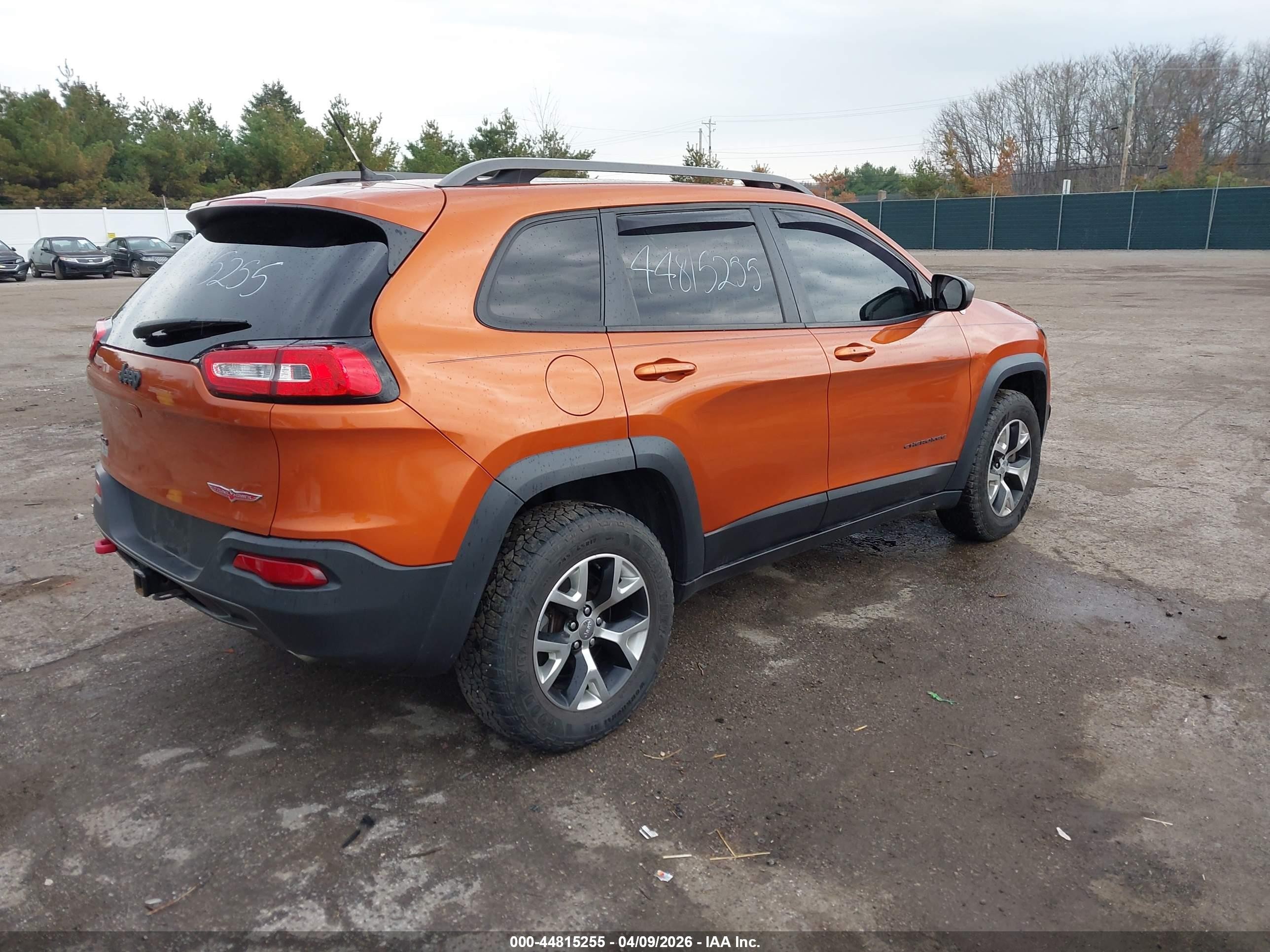 2015 Jeep Cherokee Trailhawk Orange vin: 1C4PJMBS6FW646182