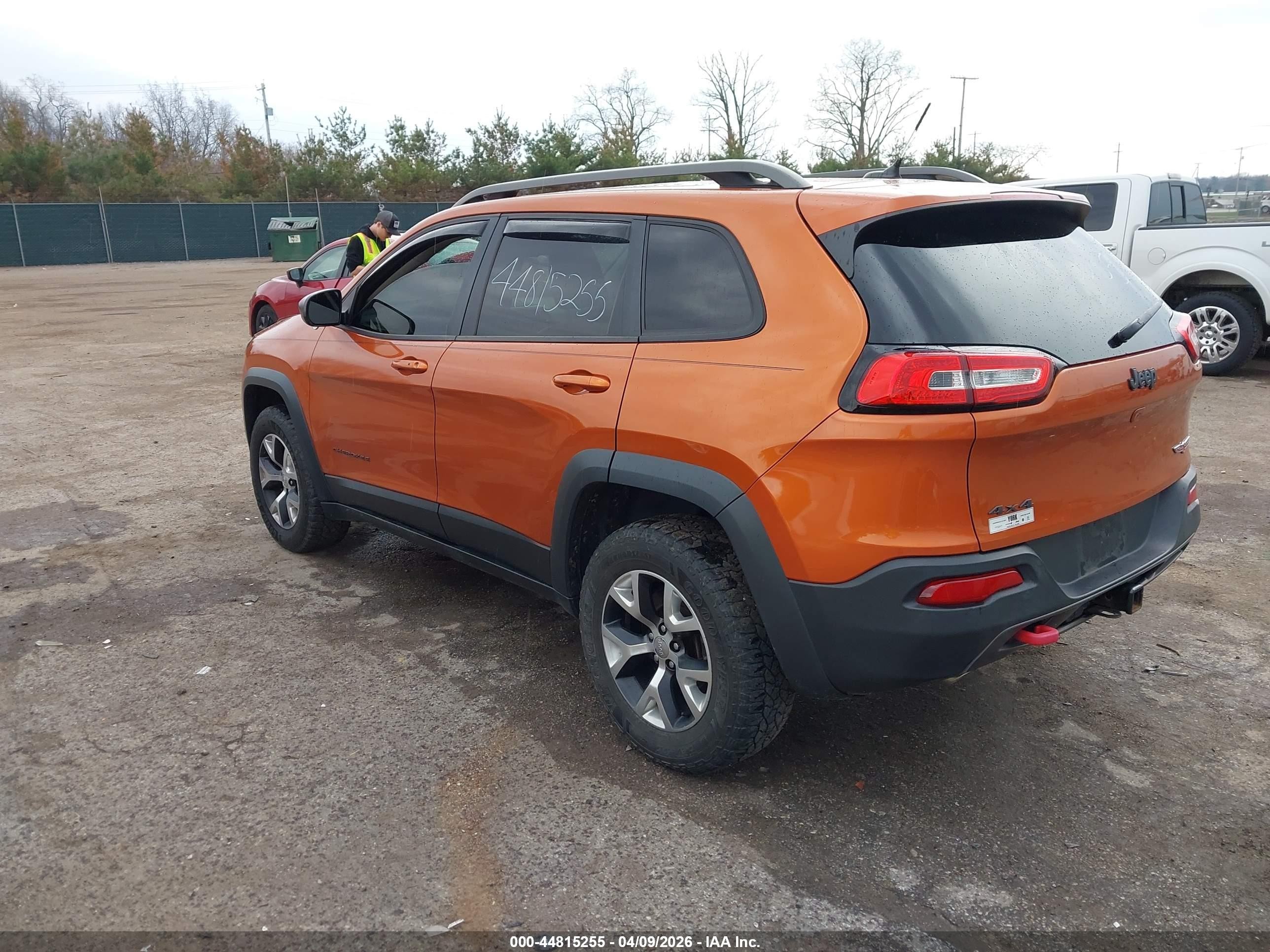 2015 Jeep Cherokee Trailhawk Orange vin: 1C4PJMBS6FW646182