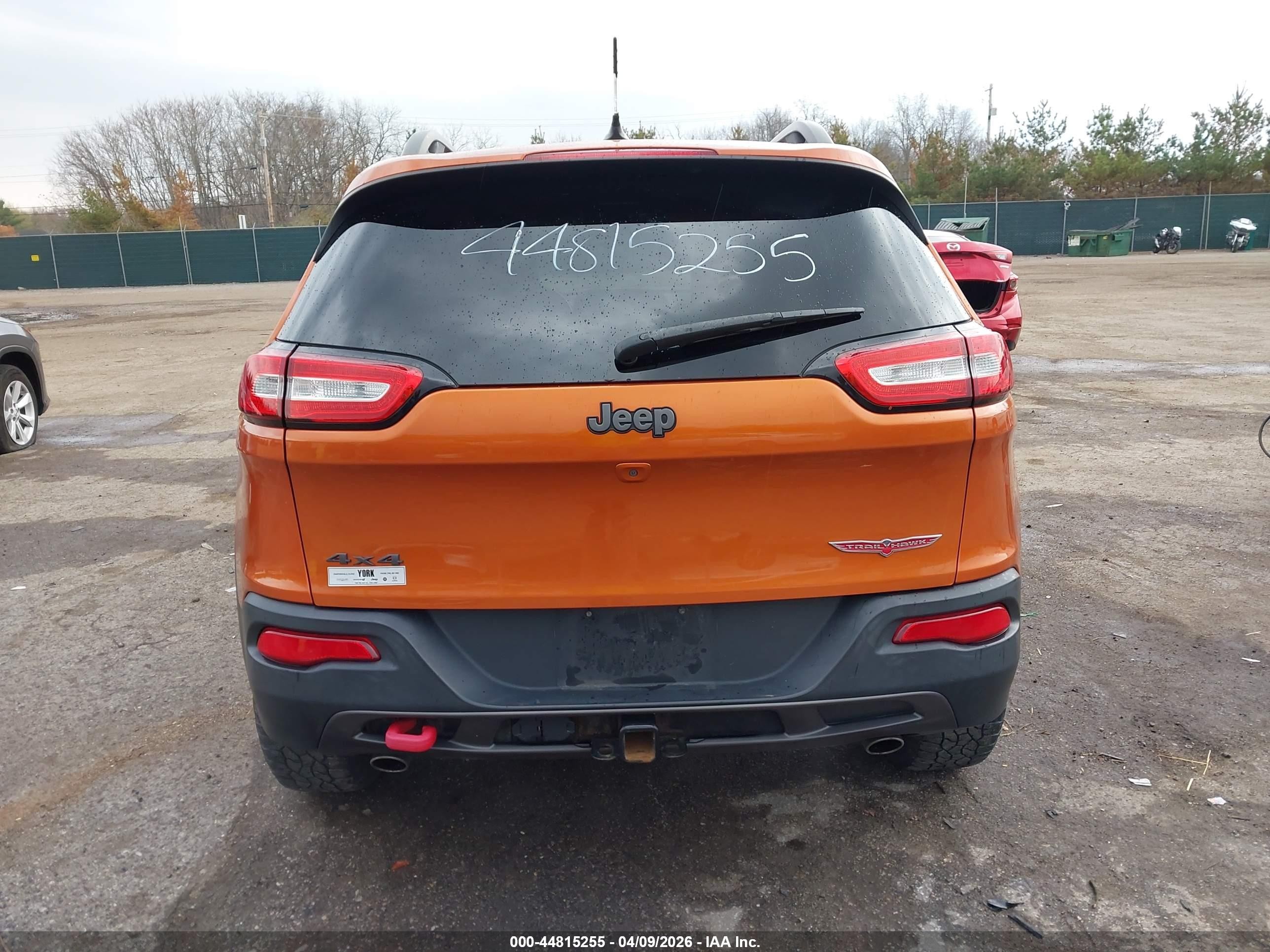 2015 Jeep Cherokee Trailhawk Orange vin: 1C4PJMBS6FW646182
