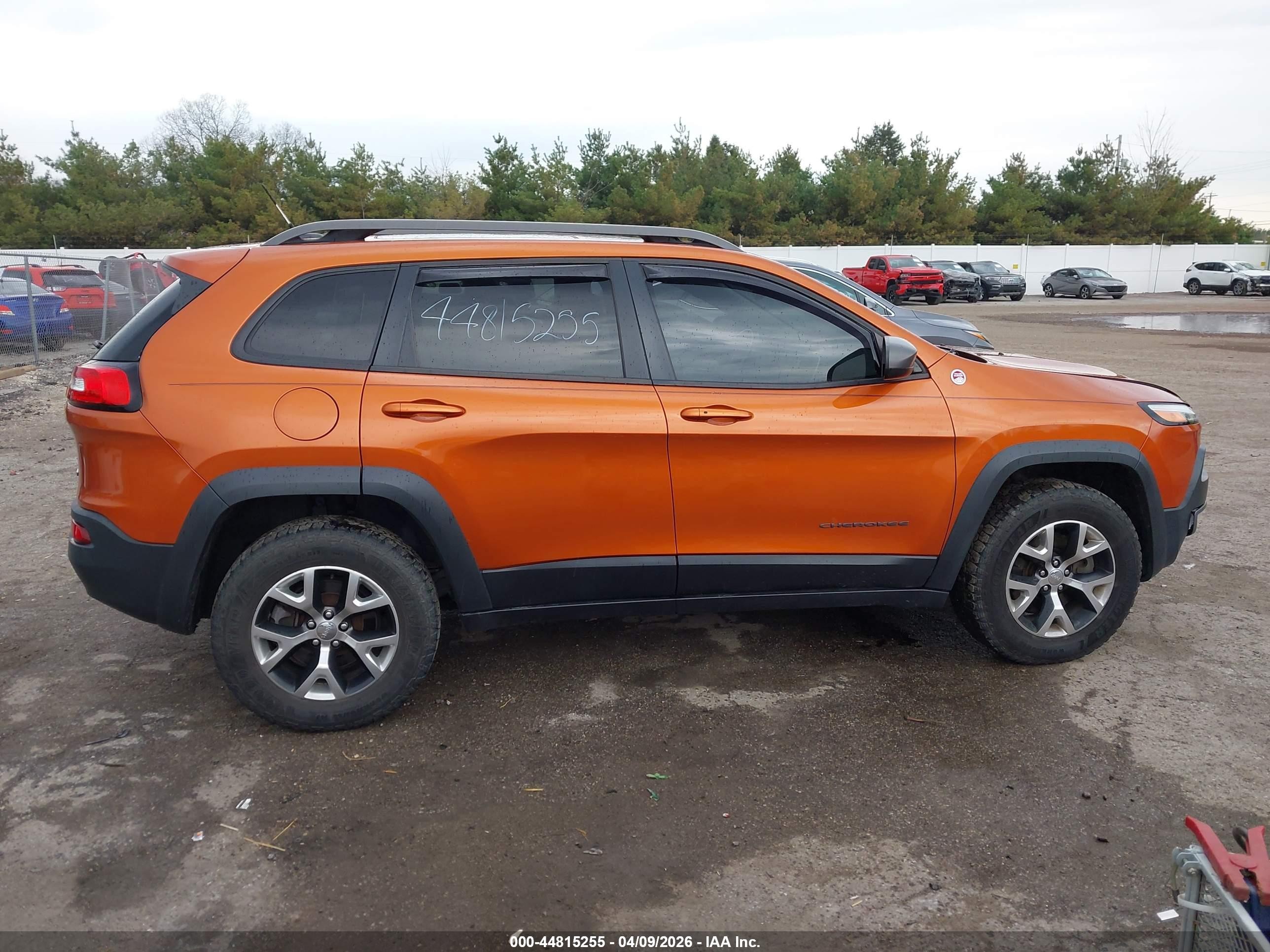 2015 Jeep Cherokee Trailhawk Orange vin: 1C4PJMBS6FW646182