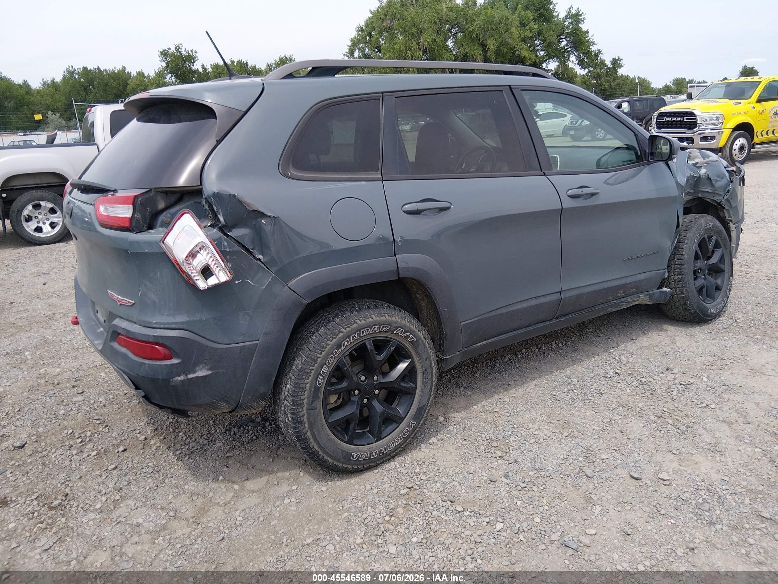 2015 Jeep Cherokee Trailhawk Gray vin: 1C4PJMBS6FW752017
