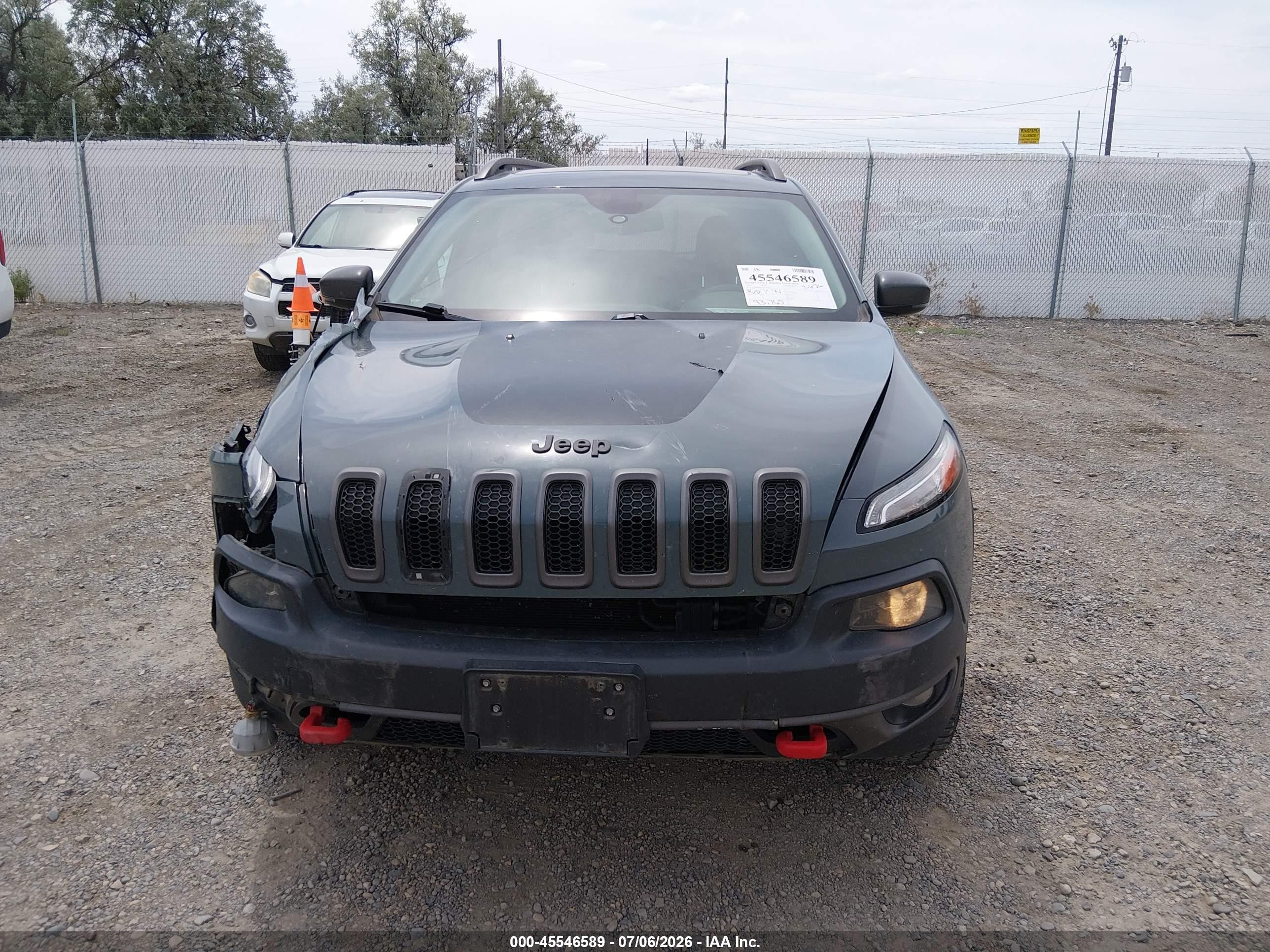 2015 Jeep Cherokee Trailhawk Gray vin: 1C4PJMBS6FW752017