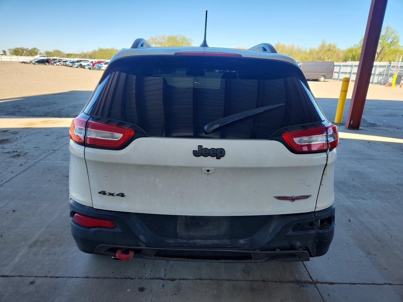 2015 Jeep Cherokee Trailhawk White vin: 1C4PJMBS6FW756455
