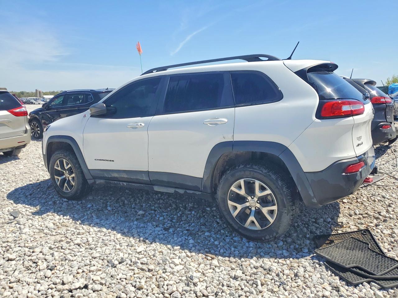 2014 Jeep Cherokee Trailhawk White vin: 1C4PJMBS7EW235971