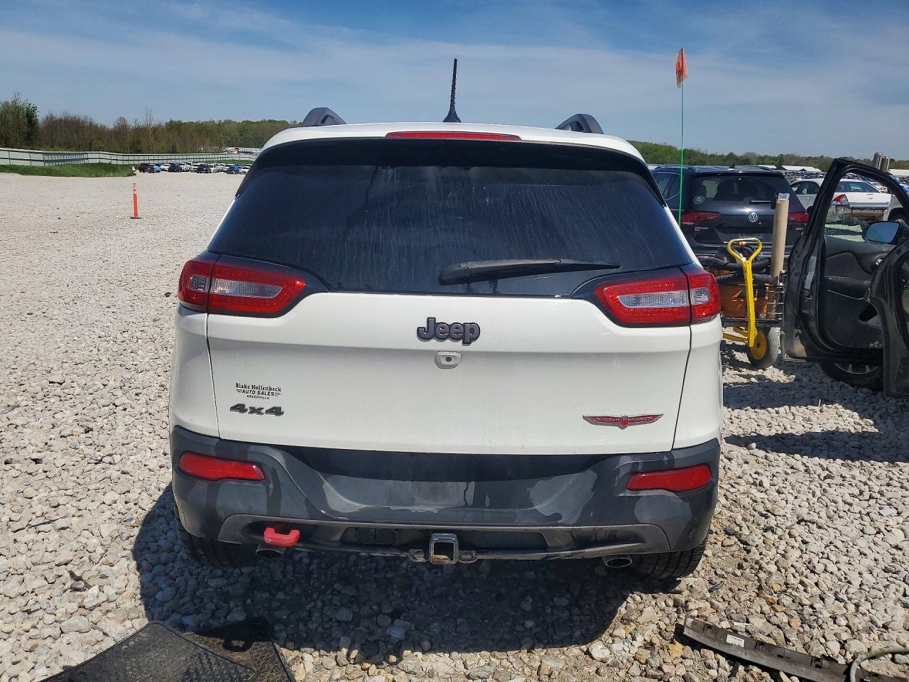 2014 Jeep Cherokee Trailhawk White vin: 1C4PJMBS7EW235971