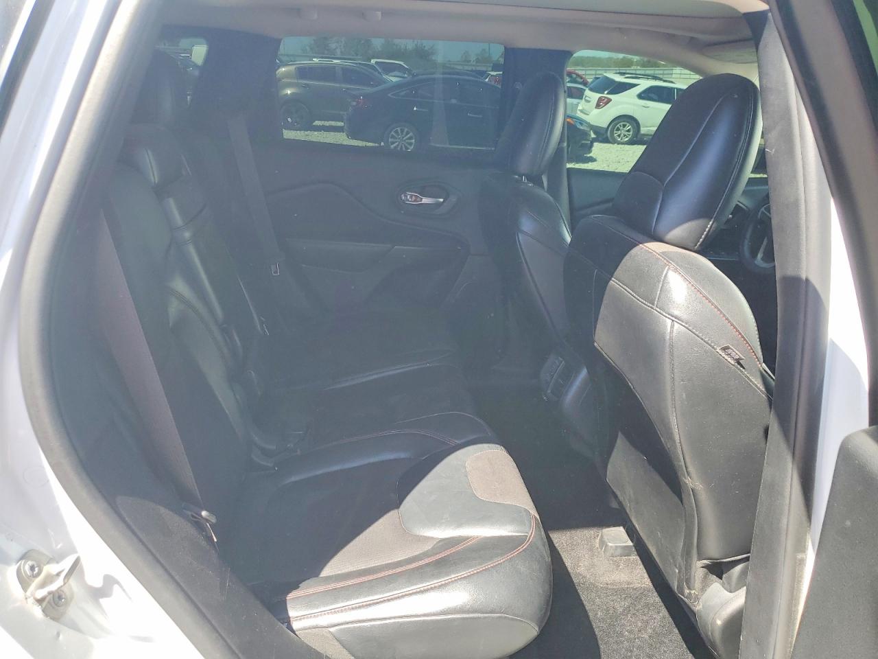 2014 Jeep Cherokee Trailhawk White vin: 1C4PJMBS7EW235971