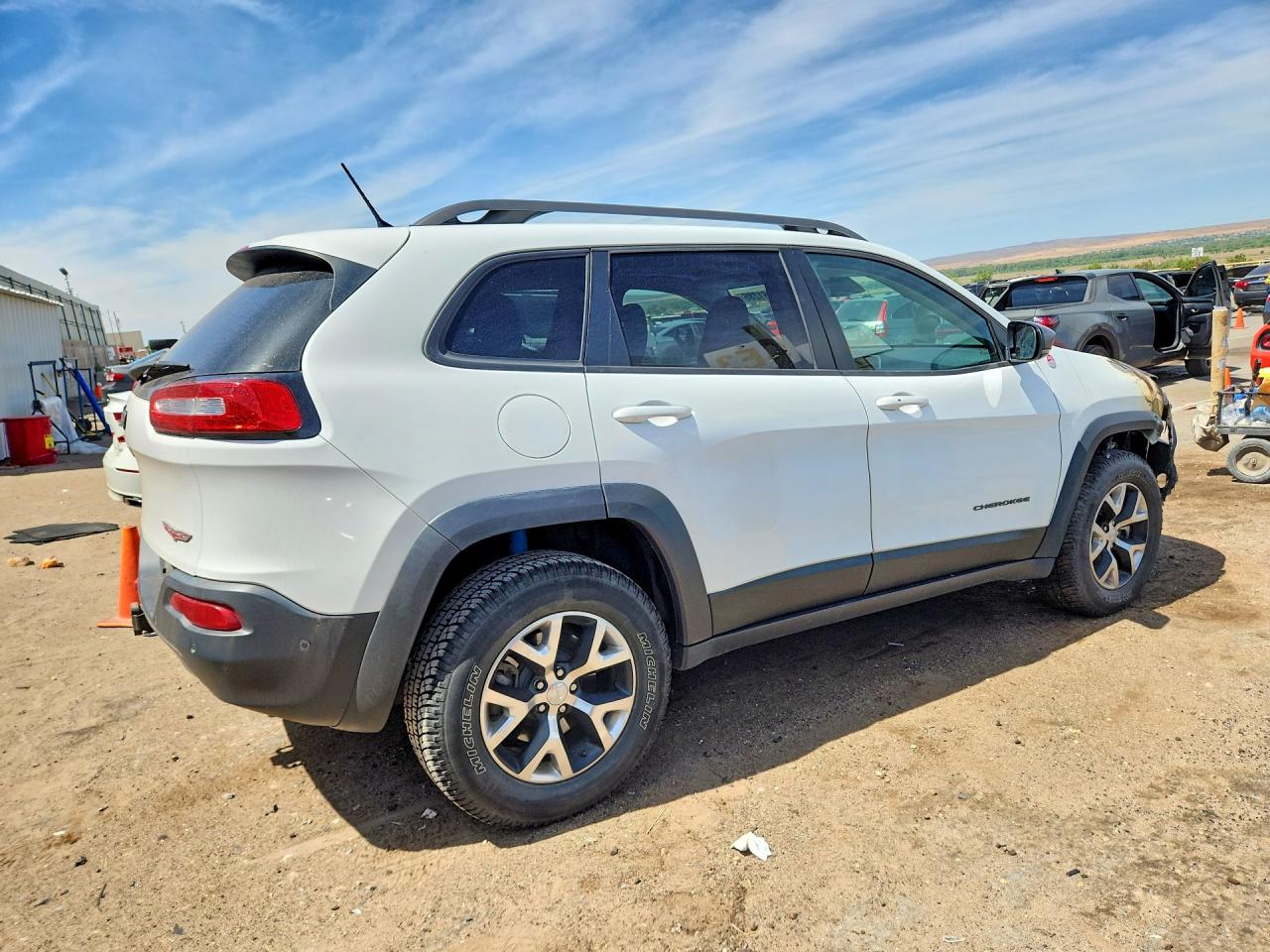 2015 Jeep Cherokee Trailhawk White vin: 1C4PJMBS7FW624806