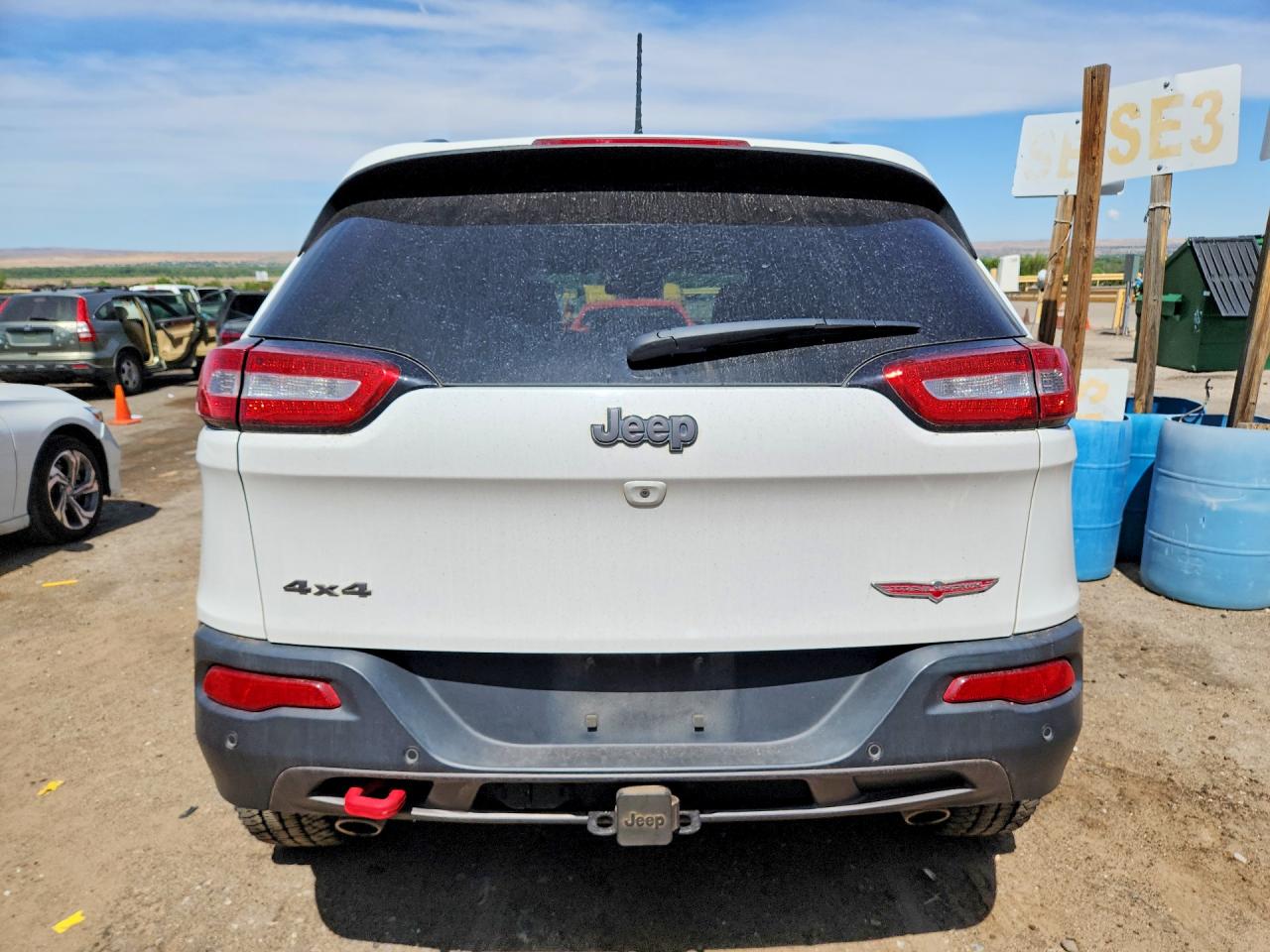 2015 Jeep Cherokee Trailhawk White vin: 1C4PJMBS7FW624806