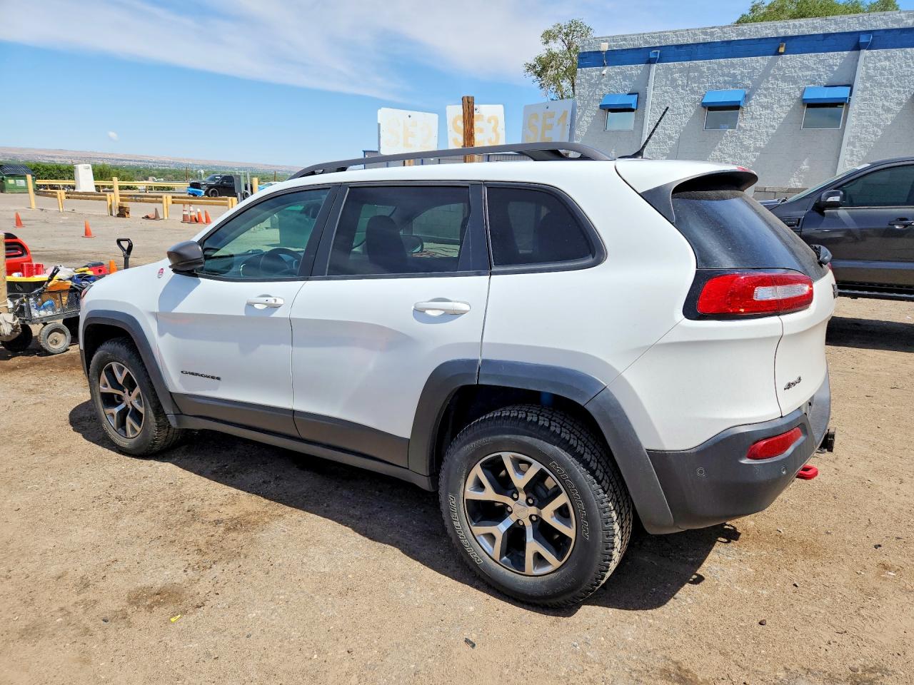 2015 Jeep Cherokee Trailhawk White vin: 1C4PJMBS7FW624806